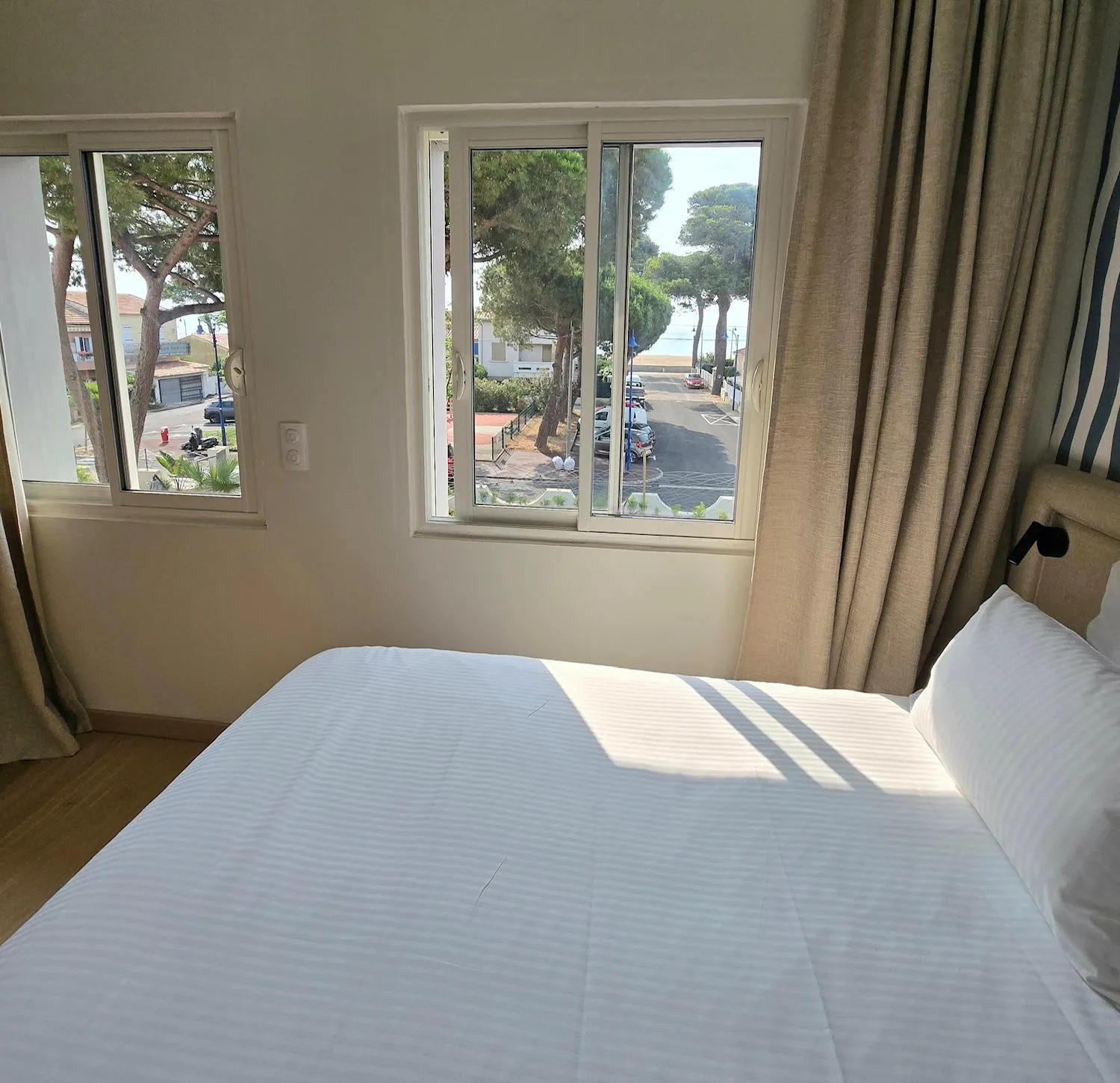 Bed in LOGIS Hotel Restaurant Le KALLISTE