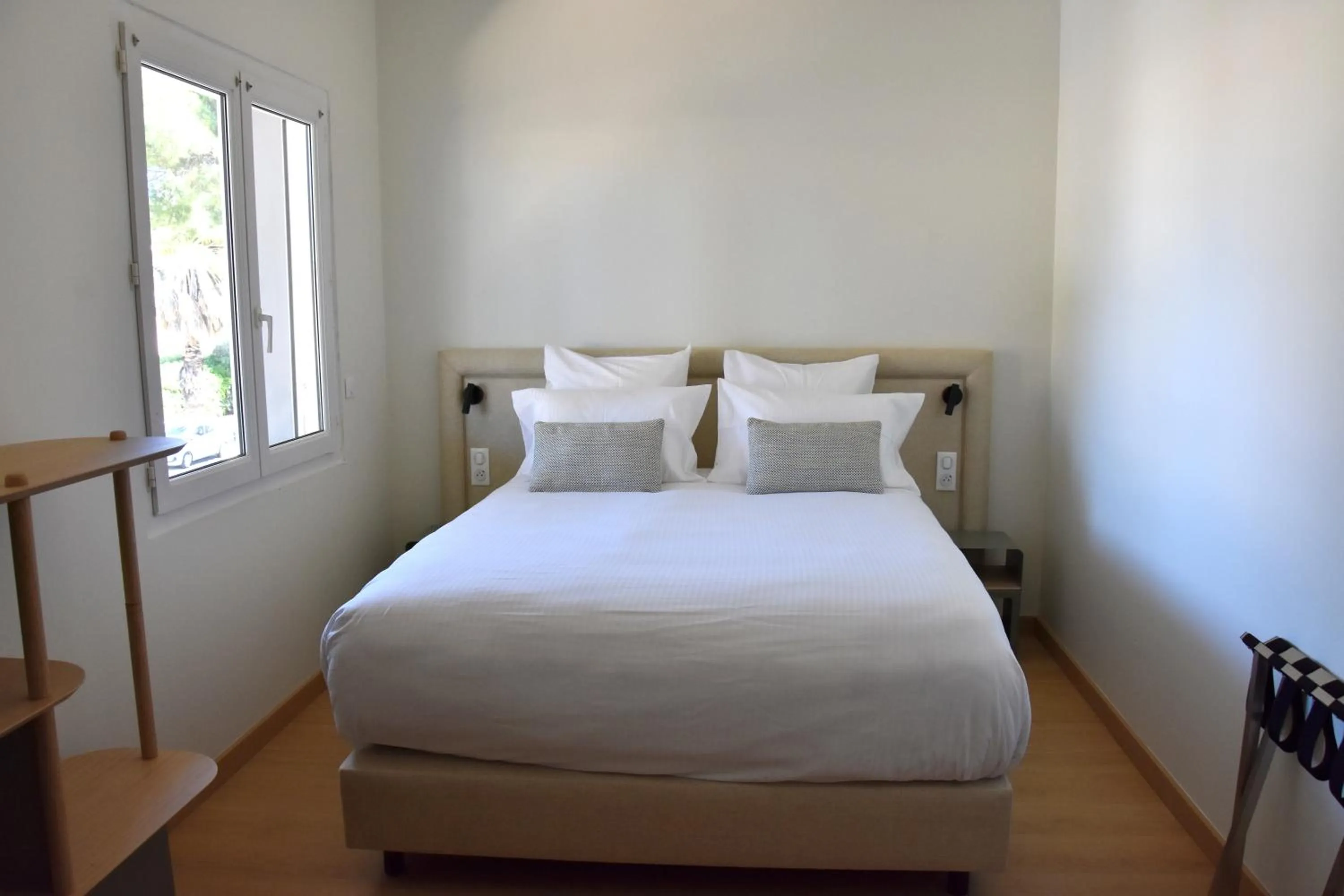 Bed in LOGIS Hotel Restaurant Le KALLISTE