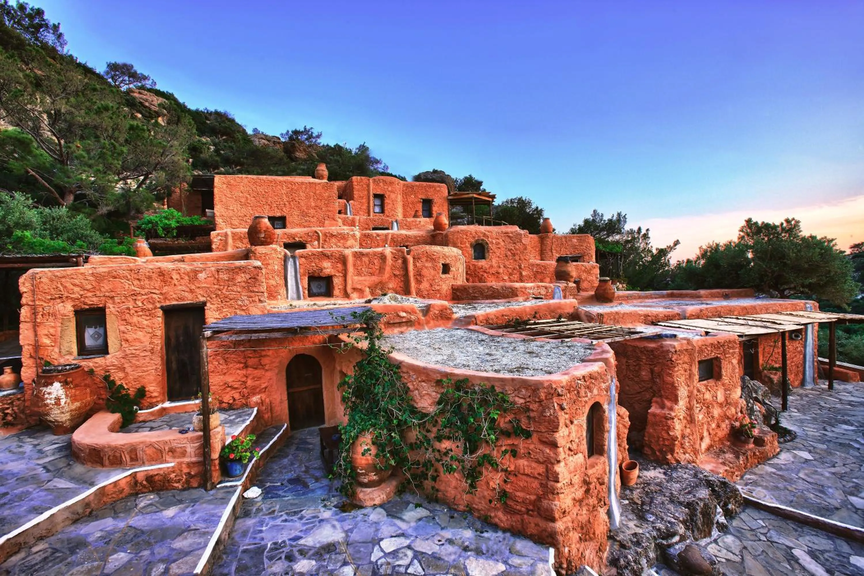 Property building in Aspros Potamos