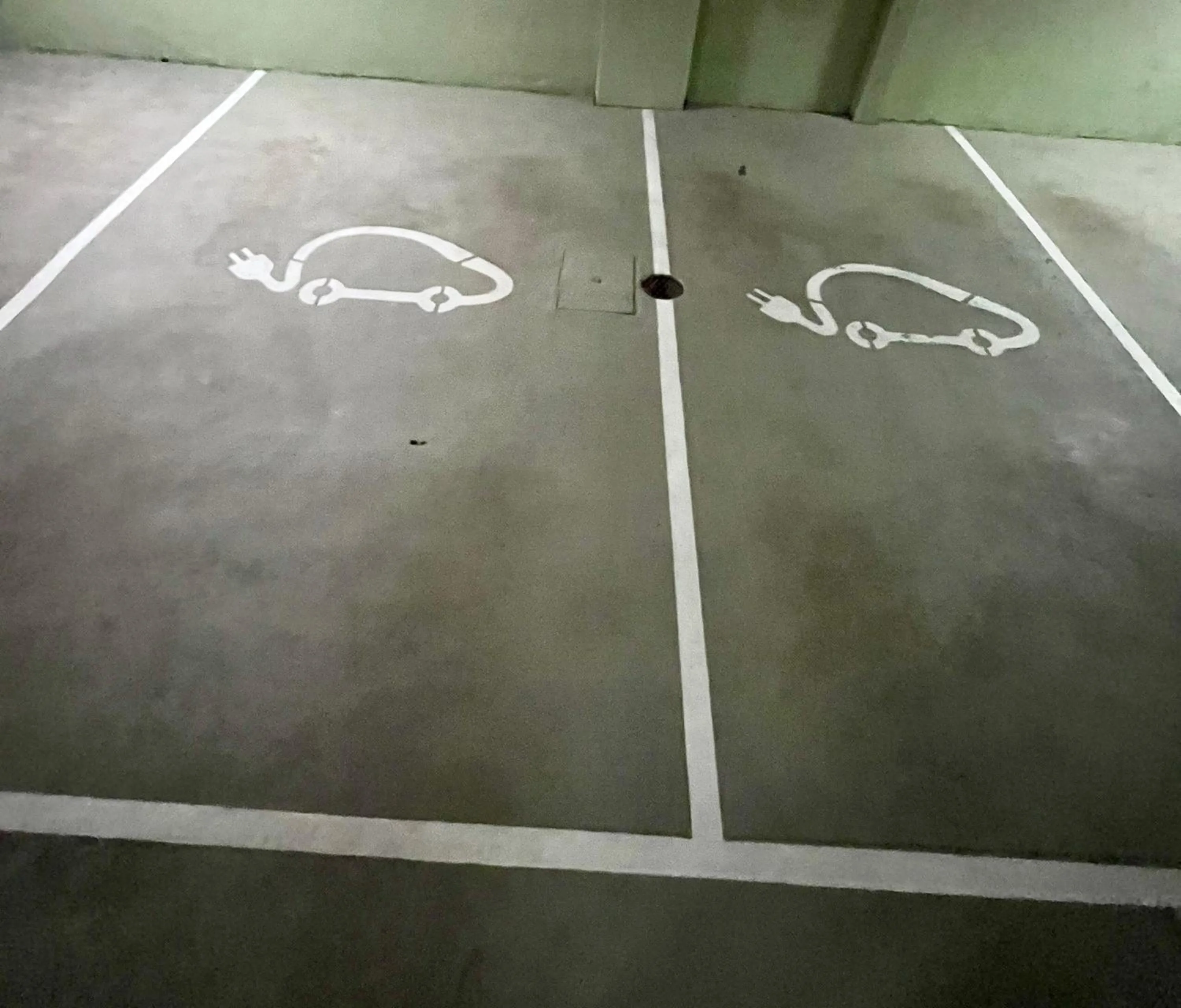 Parking in Hotel Rainha D. Amélia, Arts & Leisure