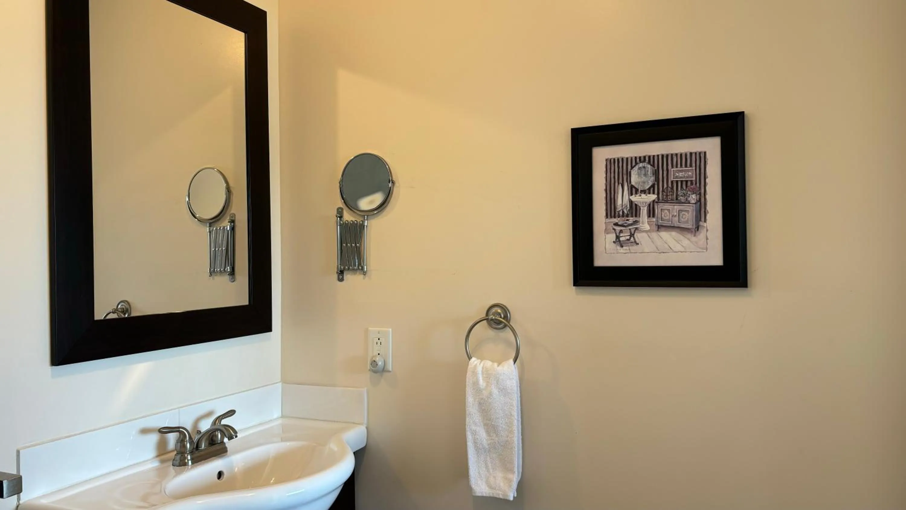 Seascape Coastal Retreat - 2 ADULTS ONLY - HOT TUB AND WITHOUT HOT TUB OCEANFRONT PROPERTY