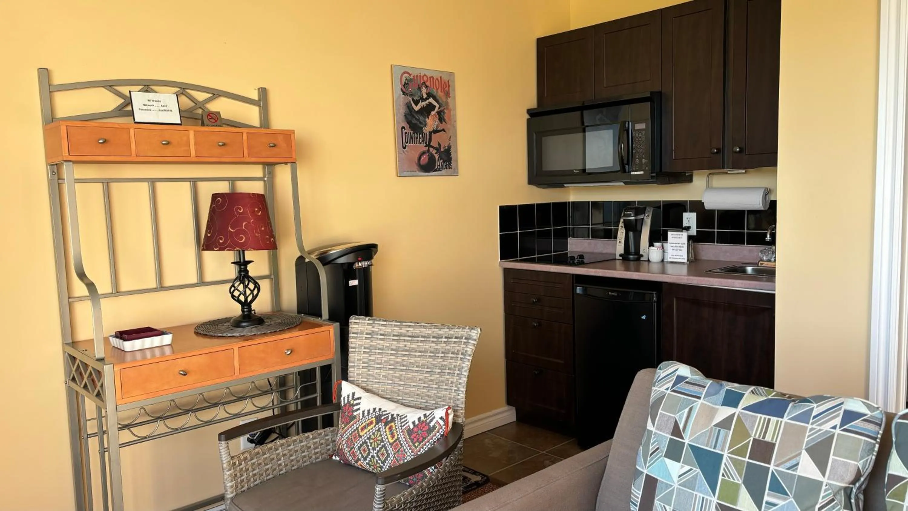 Seascape Coastal Retreat - 2 ADULTS ONLY - HOT TUB AND WITHOUT HOT TUB OCEANFRONT PROPERTY