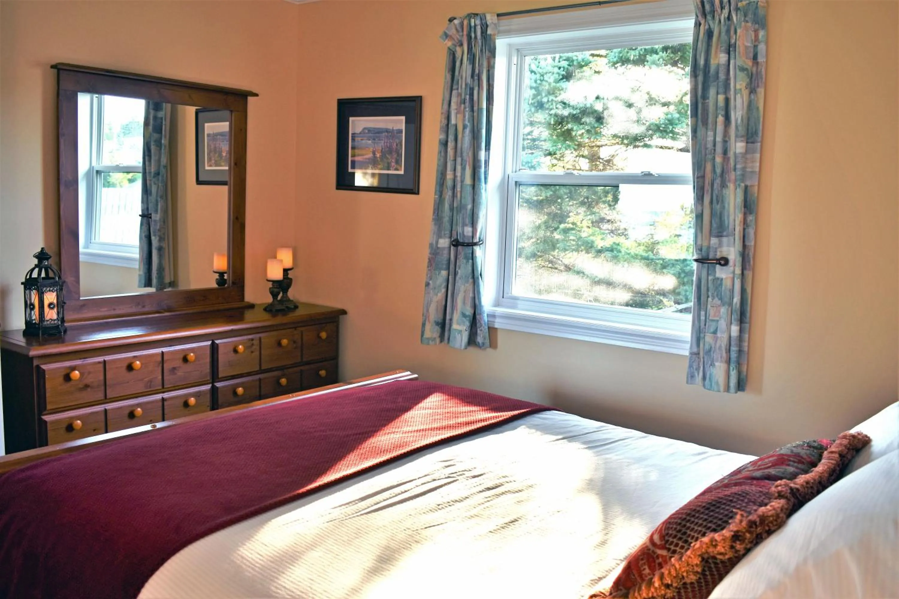 Bedroom, Bed in Seascape Coastal Retreat - 2 ADULTS ONLY - HOT TUB AND WITHOUT HOT TUB OCEANFRONT PROPERTY