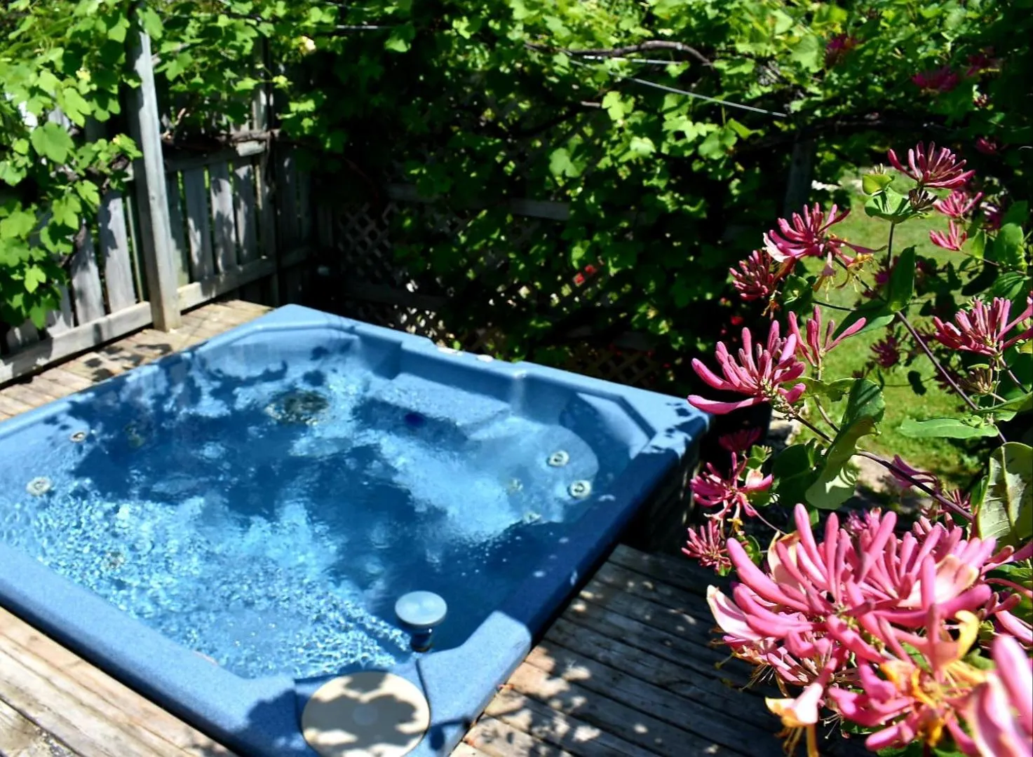Hot Tub in Seascape Coastal Retreat - 2 ADULTS ONLY - HOT TUB AND WITHOUT HOT TUB OCEANFRONT PROPERTY