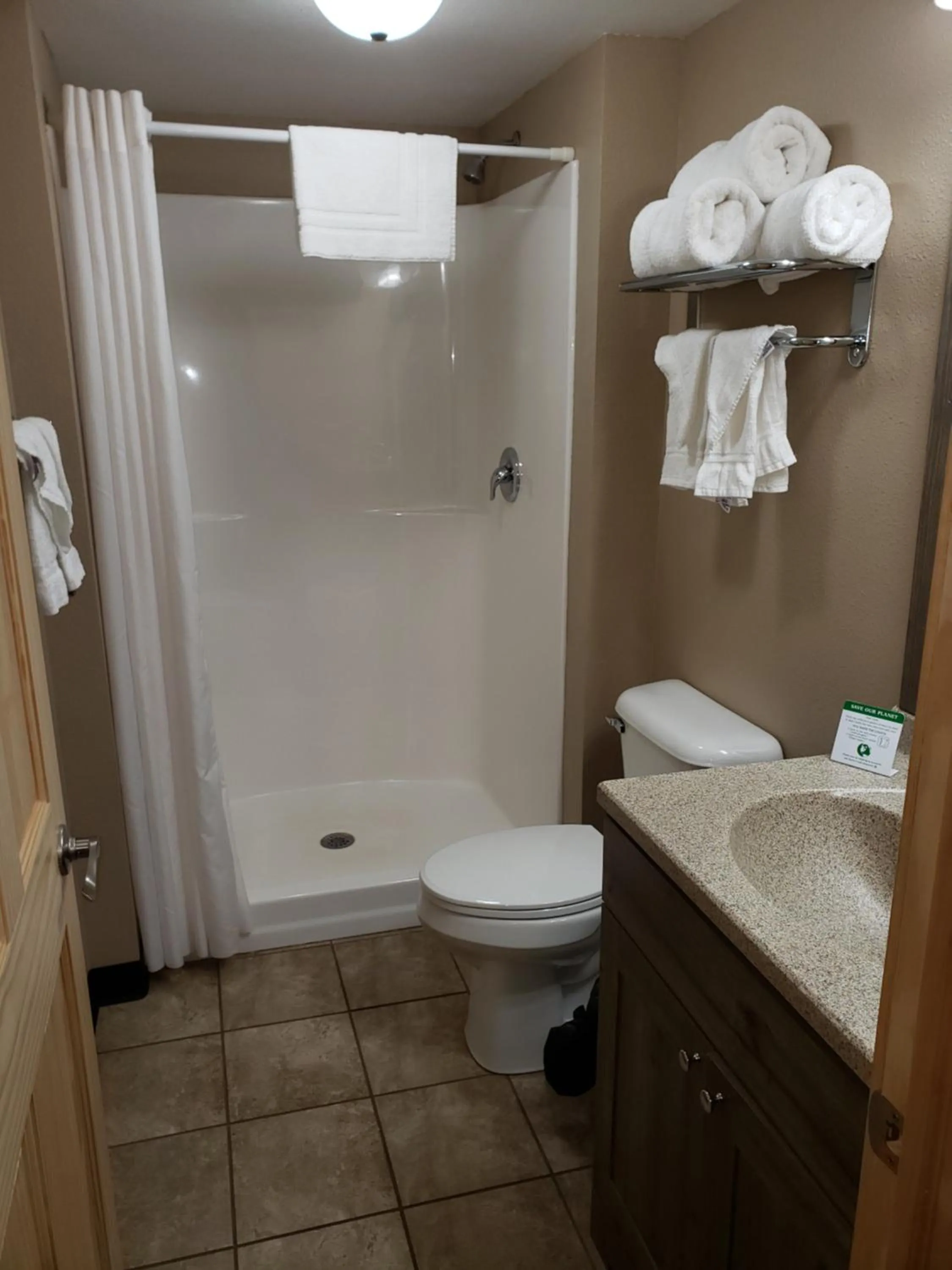 Bathroom in Woodside Dells Hotel & Suites