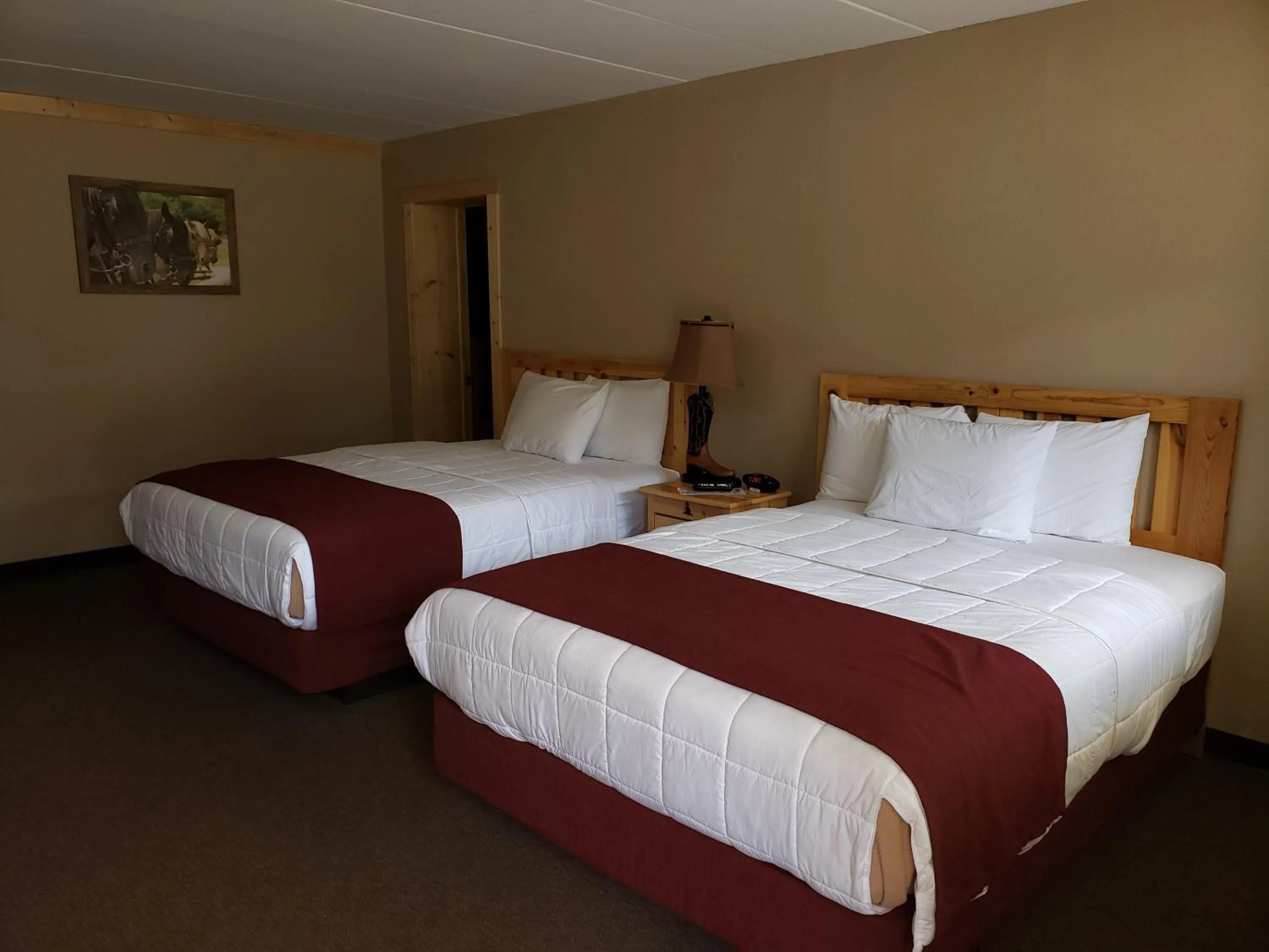 Bedroom, Bed in Woodside Dells Hotel & Suites