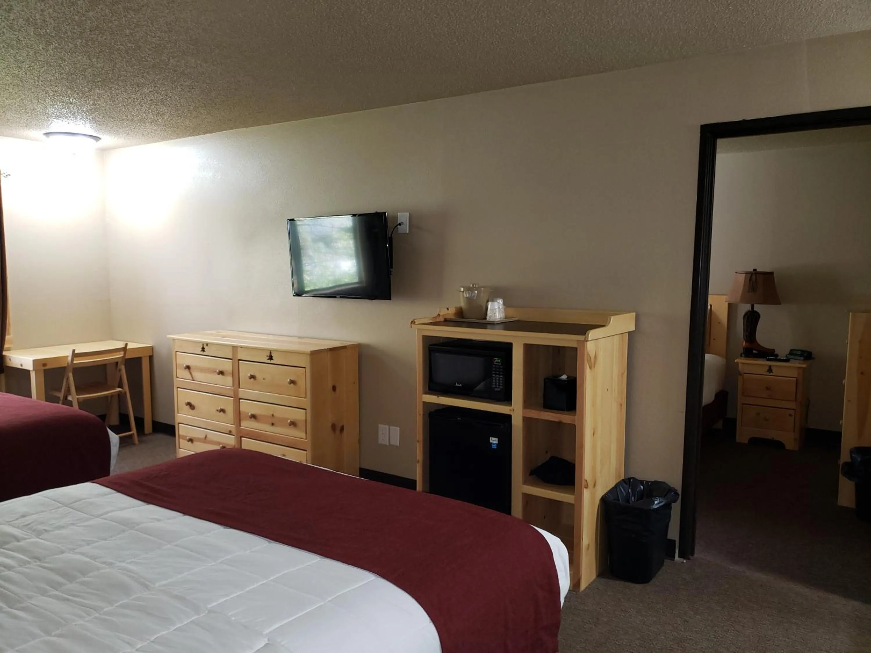 Bedroom, Bed in Woodside Dells Hotel & Suites