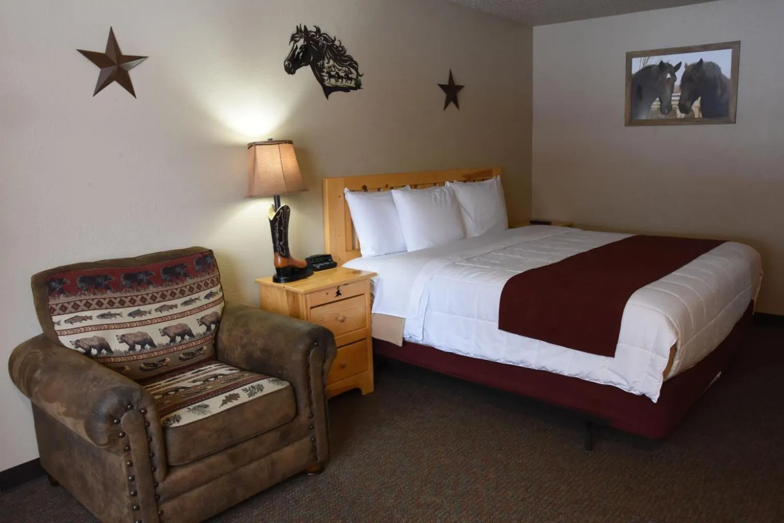 Bedroom, Bed in Woodside Dells Hotel & Suites