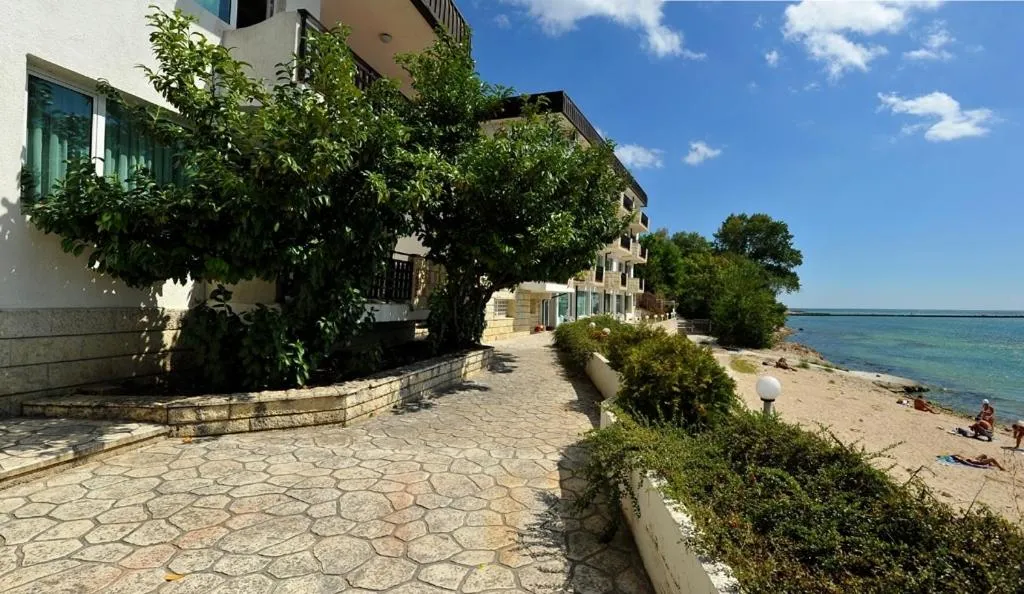 Property building in Hotel Oasis - Beach Access