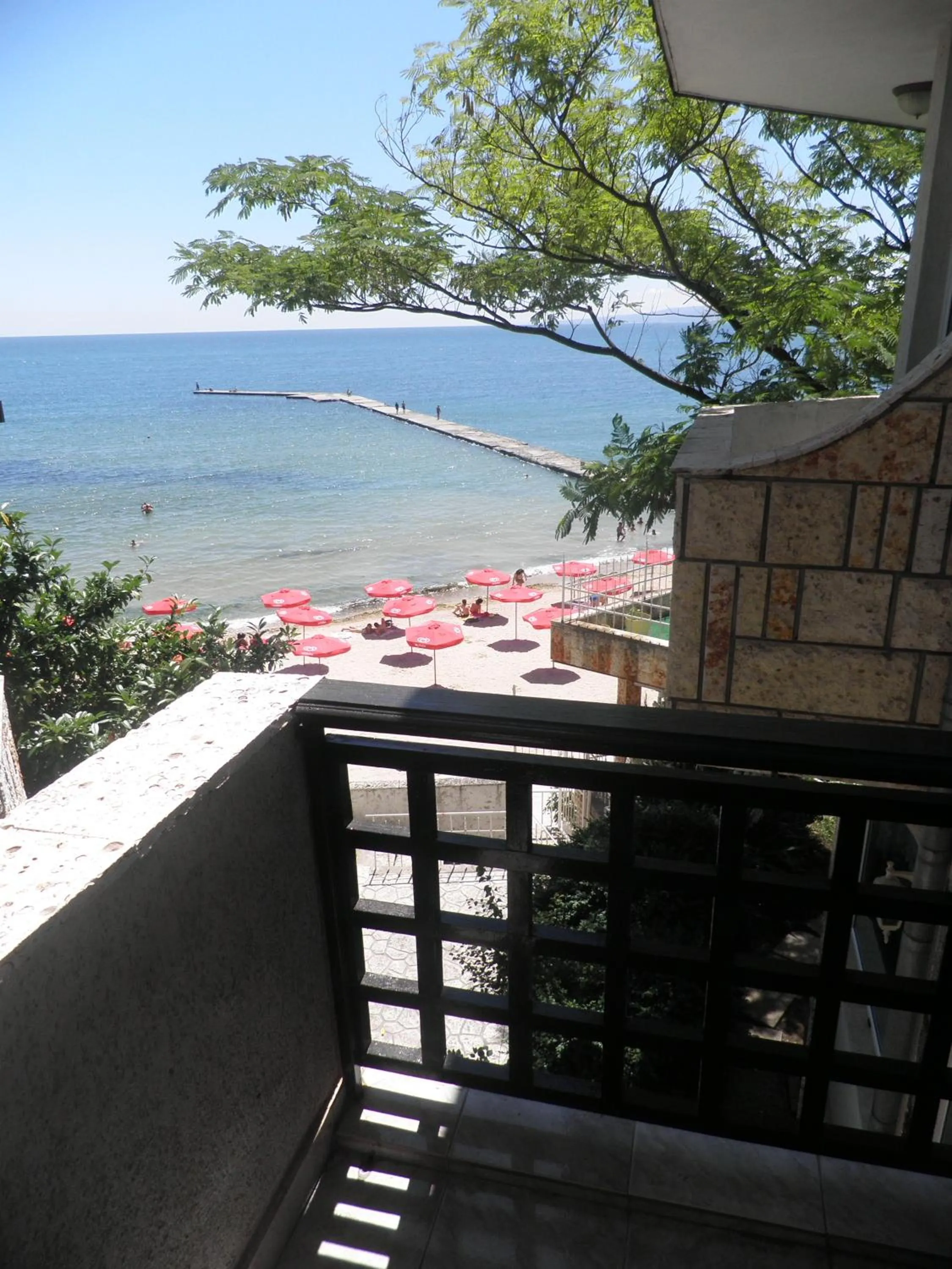 Day in Hotel Oasis - Beach Access