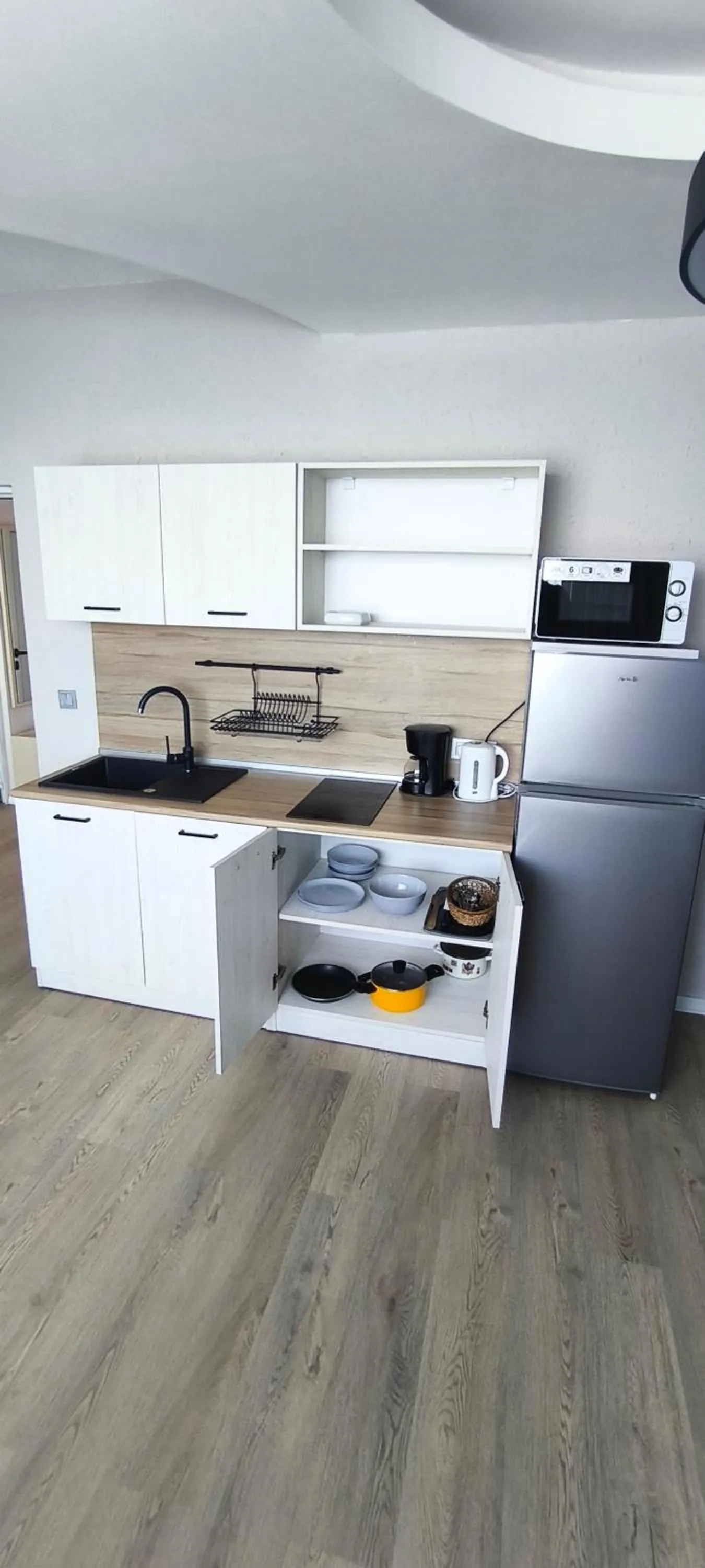Kitchen or kitchenette in Hotel Oasis - Beach Access
