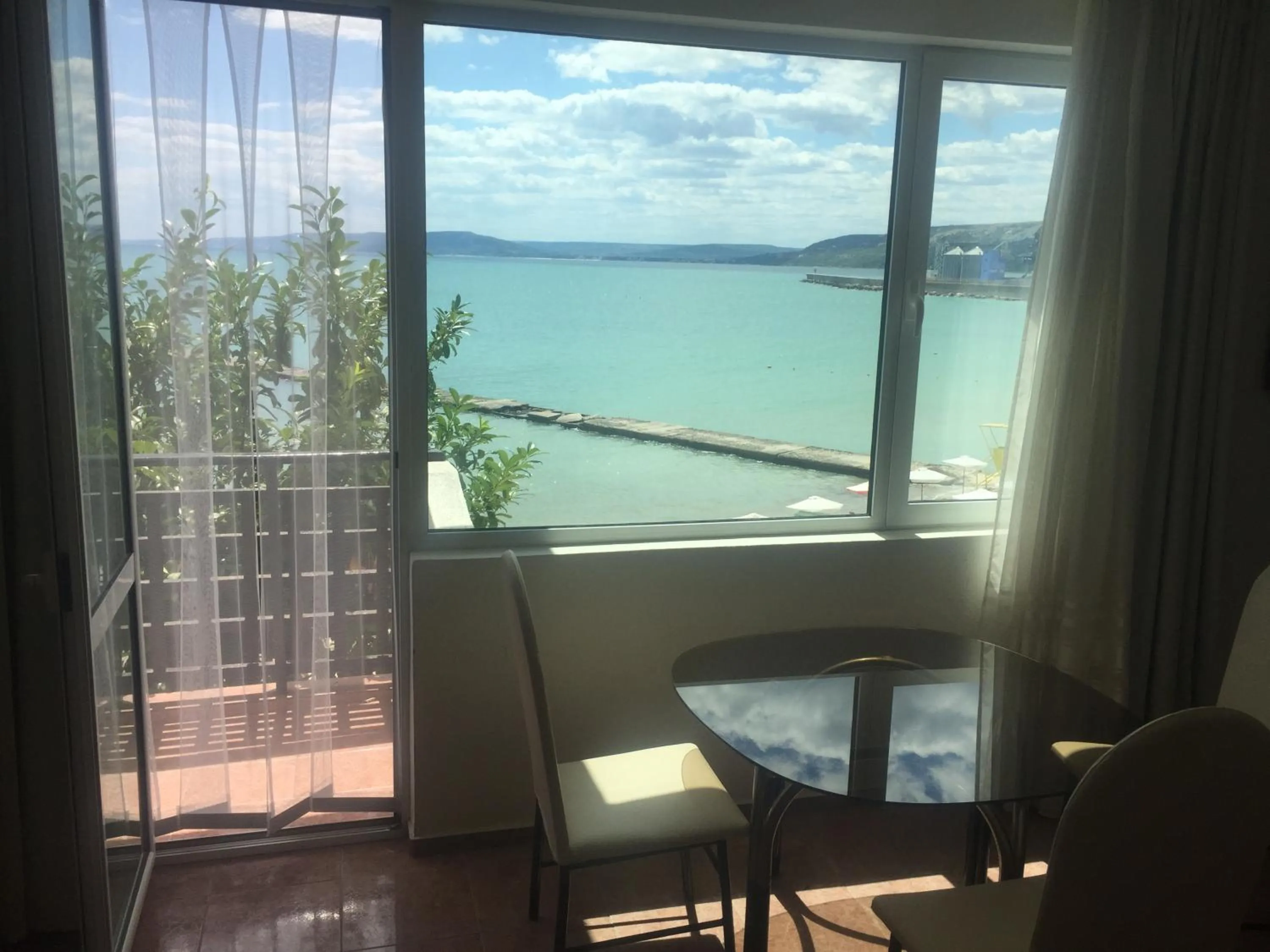 Living room in Hotel Oasis - Beach Access