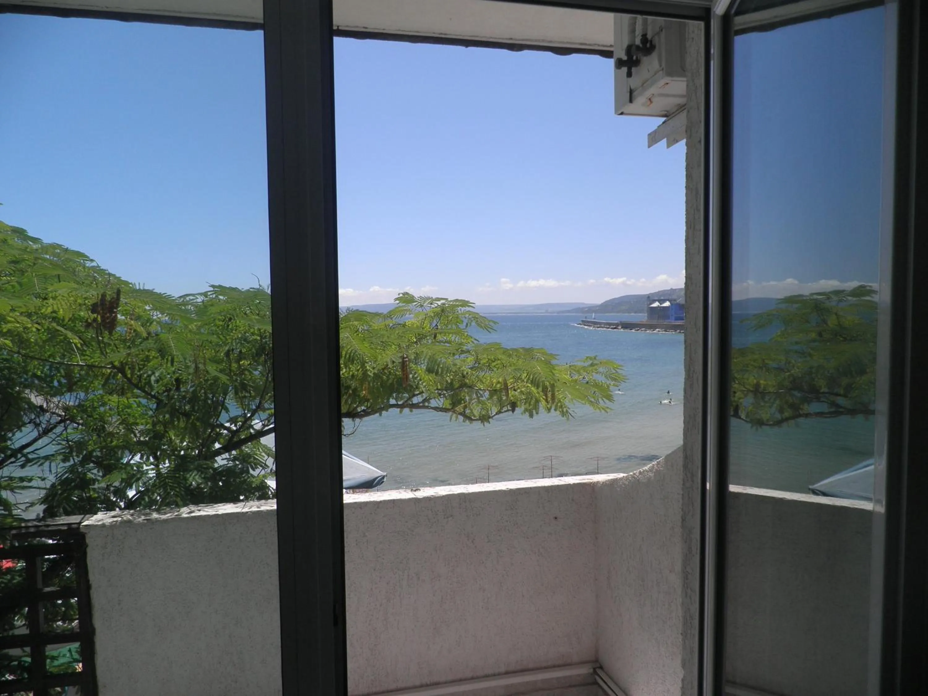 Day in Hotel Oasis - Beach Access