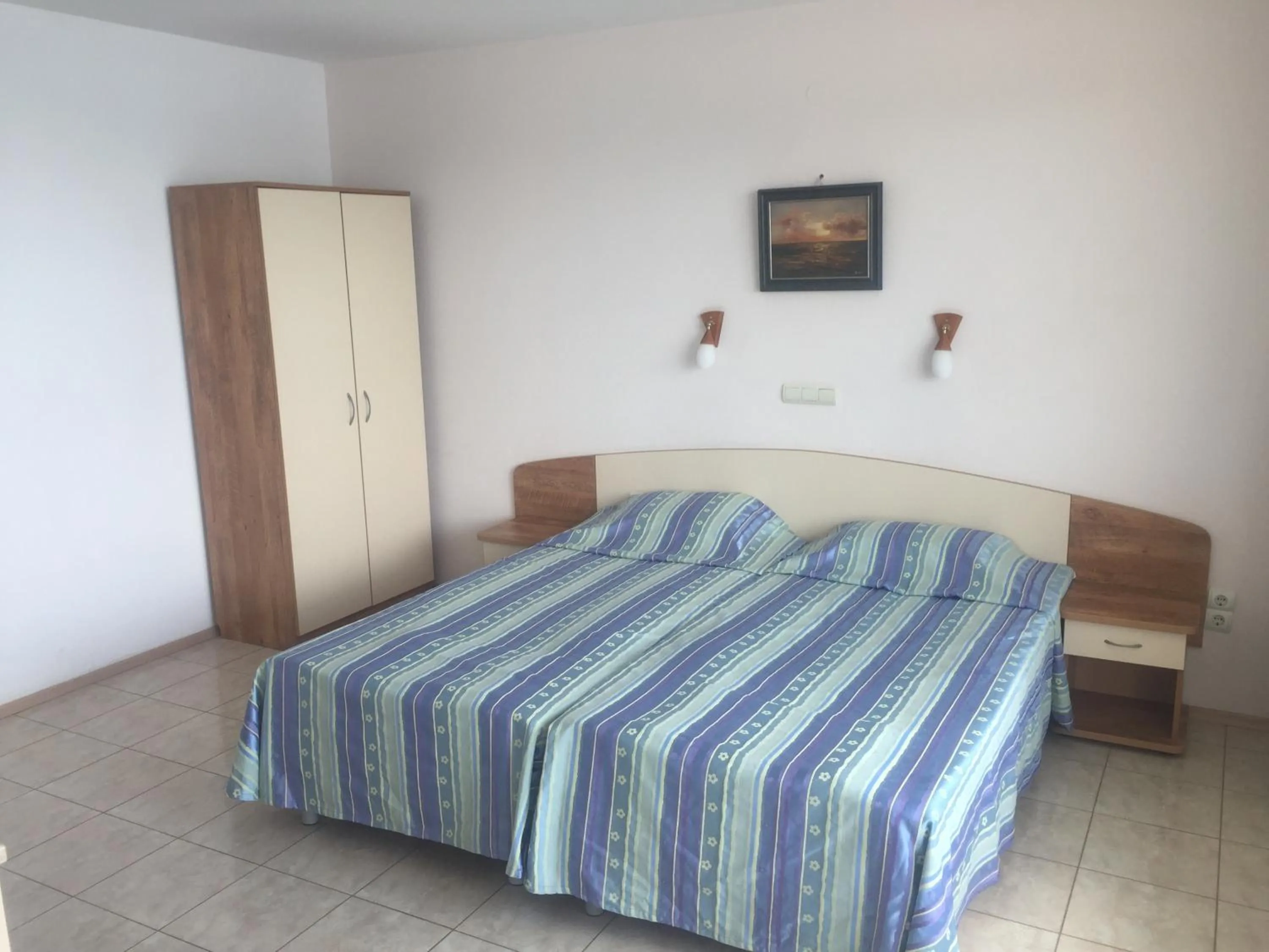 Bed in Hotel Oasis - Beach Access