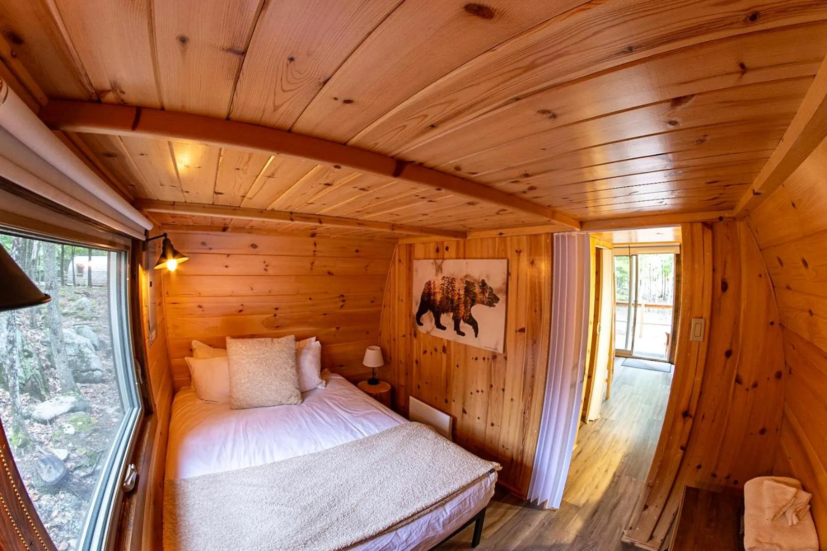 Bedroom, Bed in Parc Omega