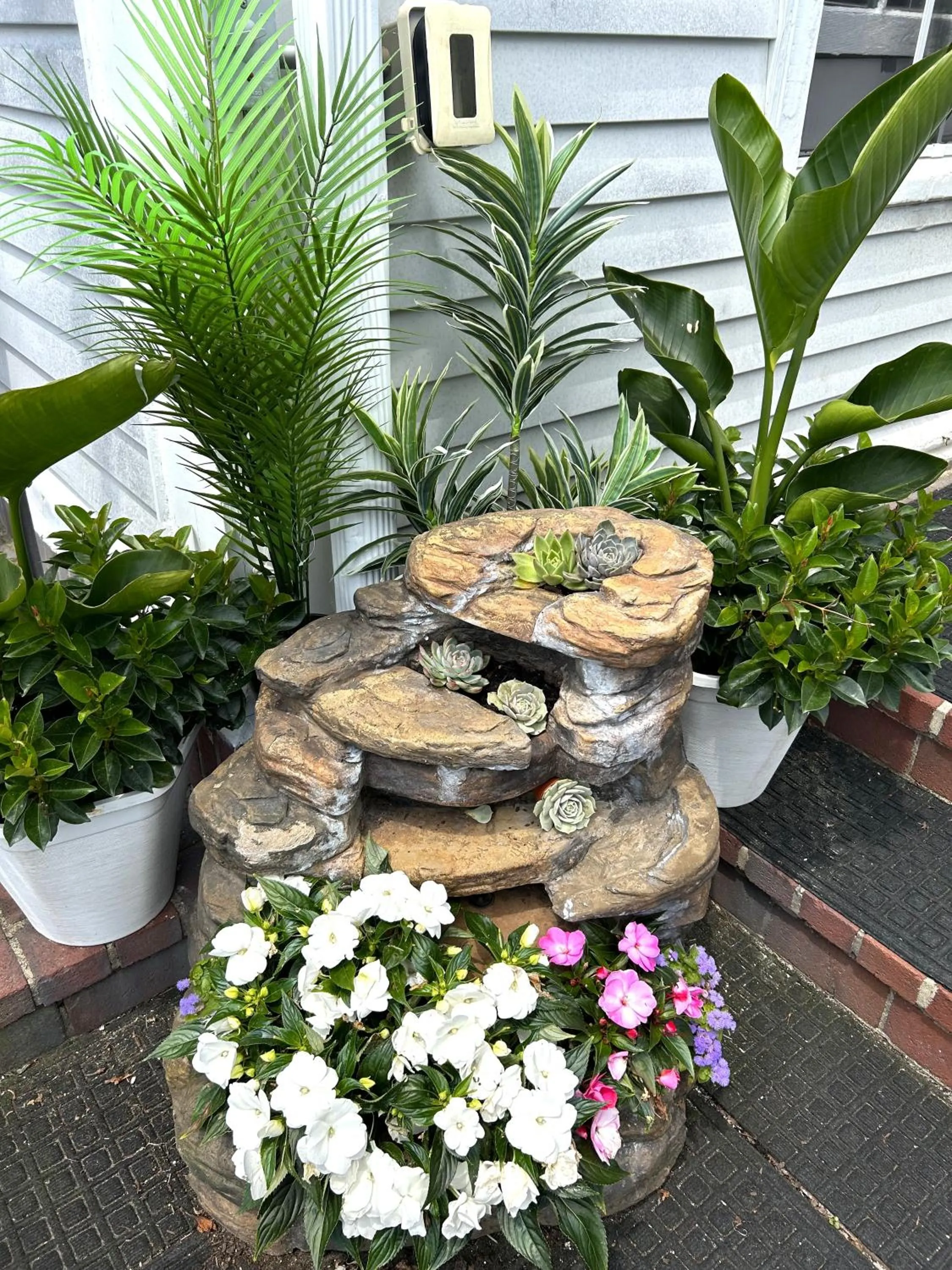 Garden in Harborview Inn