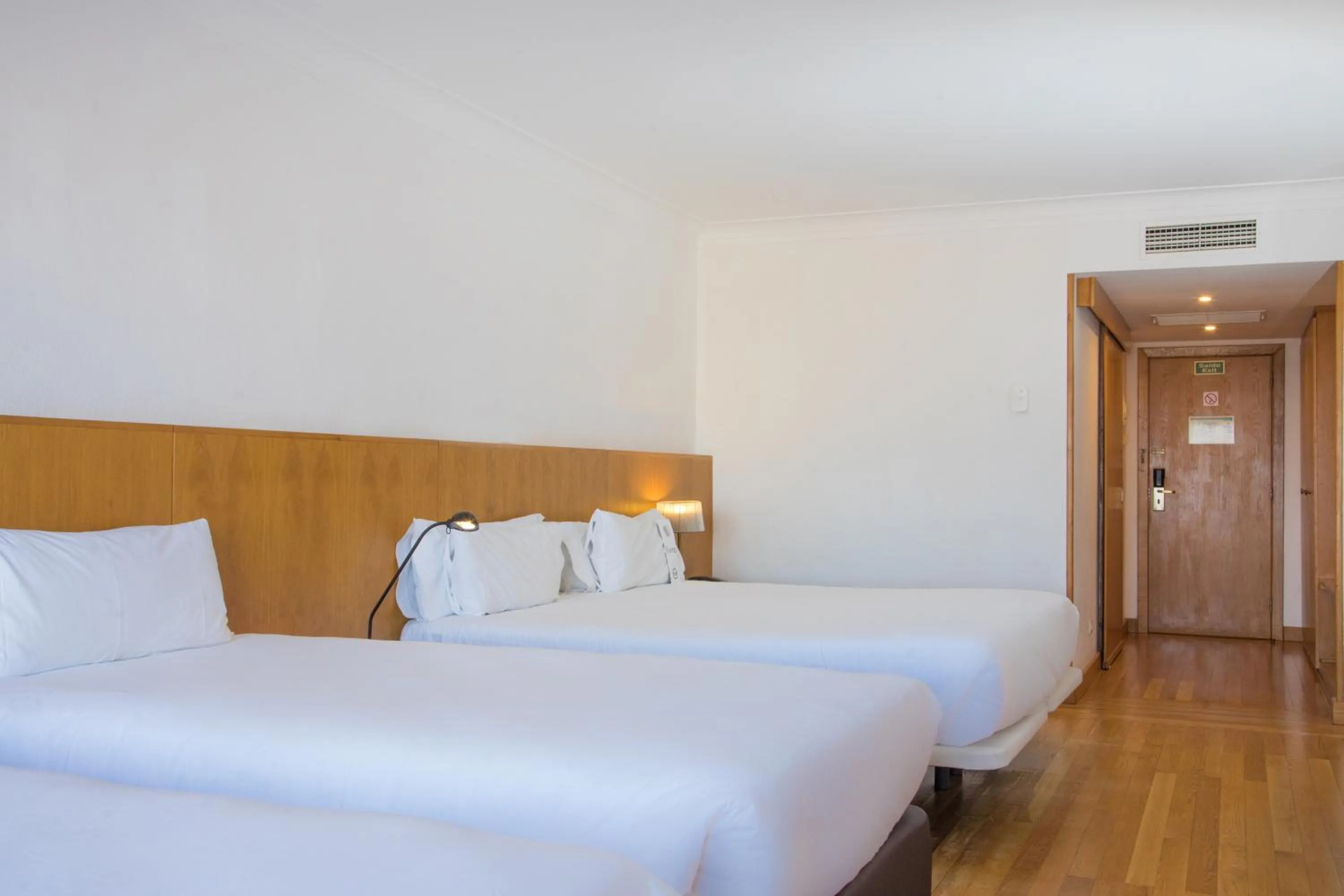 Bed in B&B HOTEL Sado Setúbal