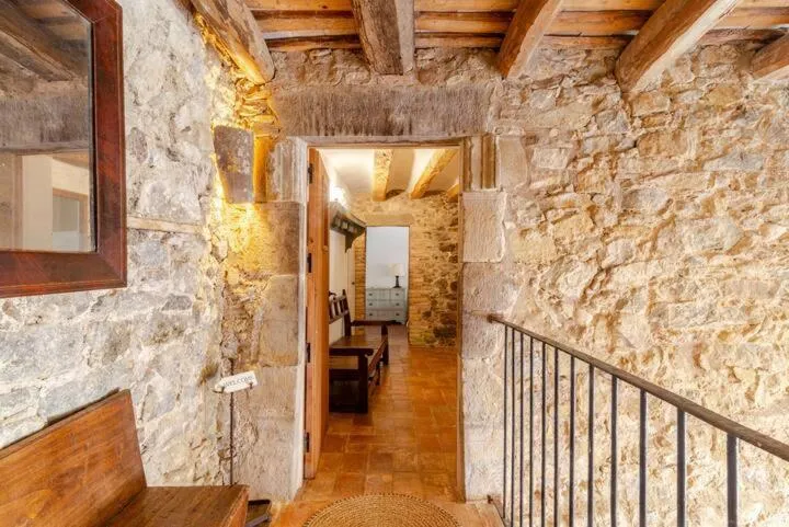 Photo of the whole room in Can Bassa