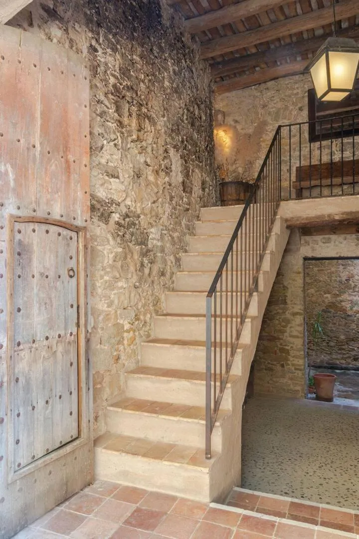 Photo of the whole room in Can Bassa