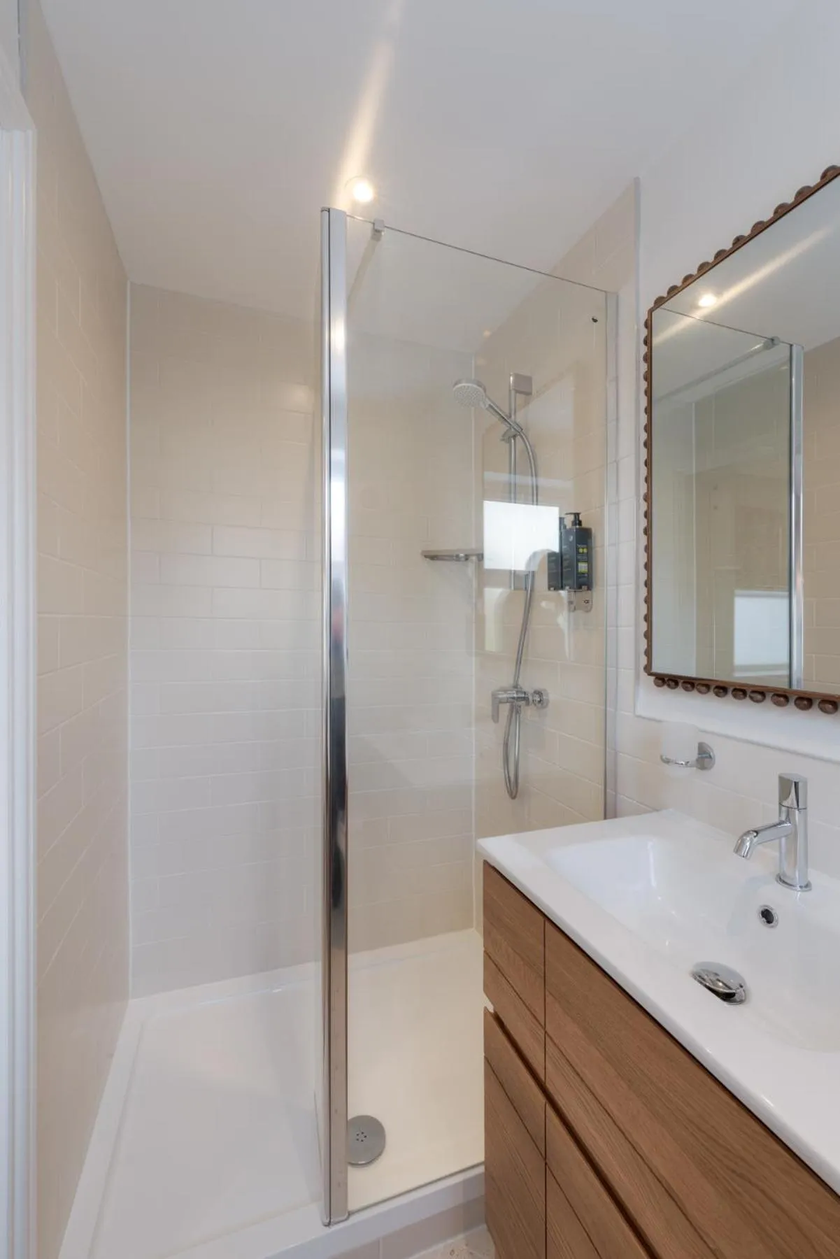 Shower in Florence Suite Boutique Hotel and Restaurant