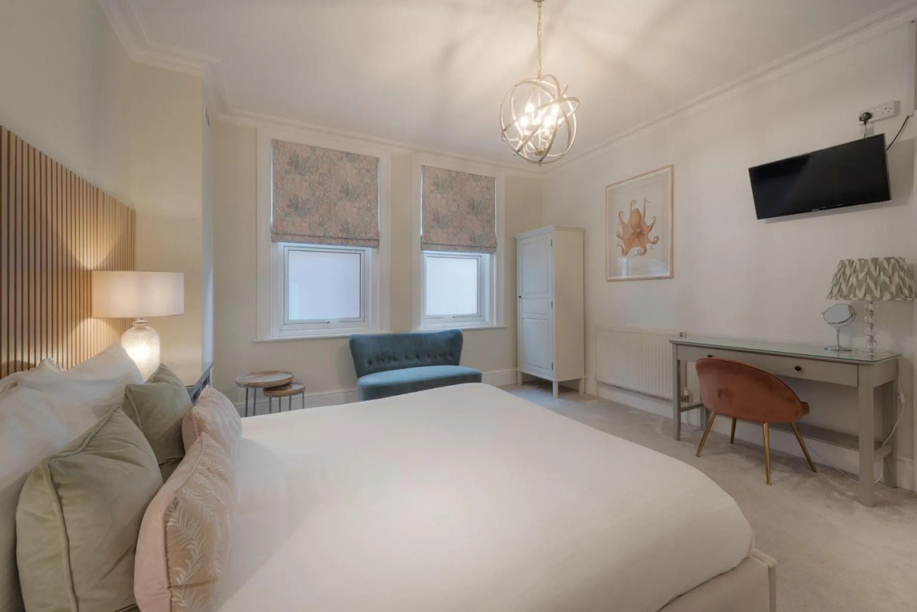 Bed in Florence Suite Boutique Hotel and Restaurant