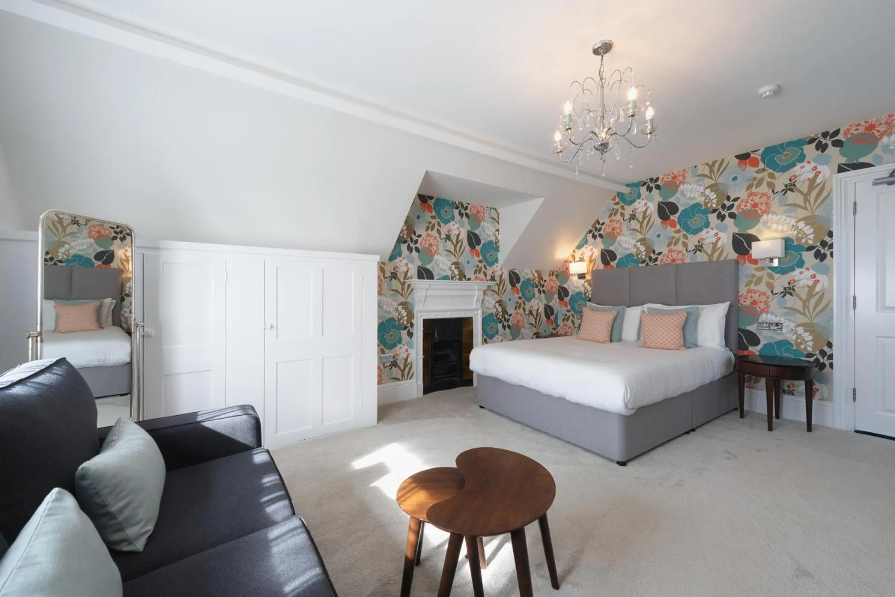 Bed in Florence Suite Boutique Hotel and Restaurant