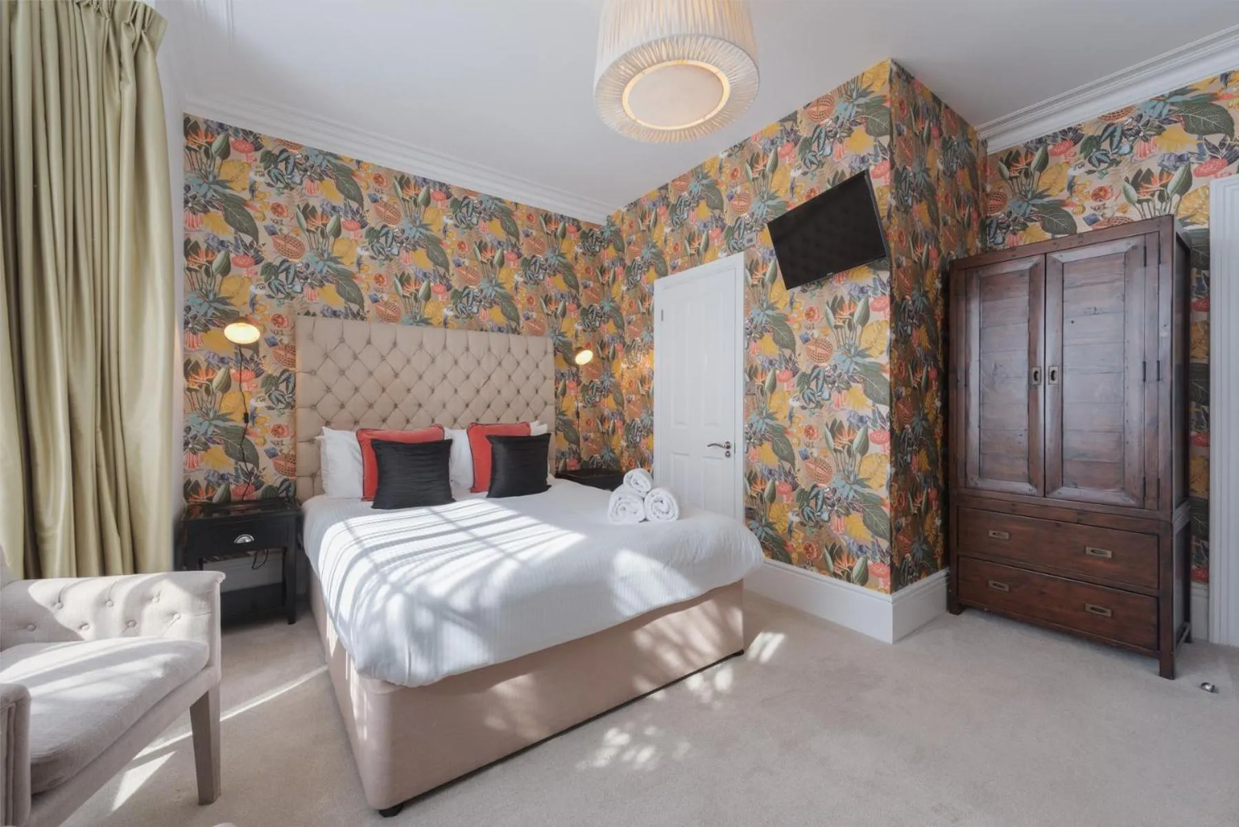 Bed in Florence Suite Boutique Hotel and Restaurant