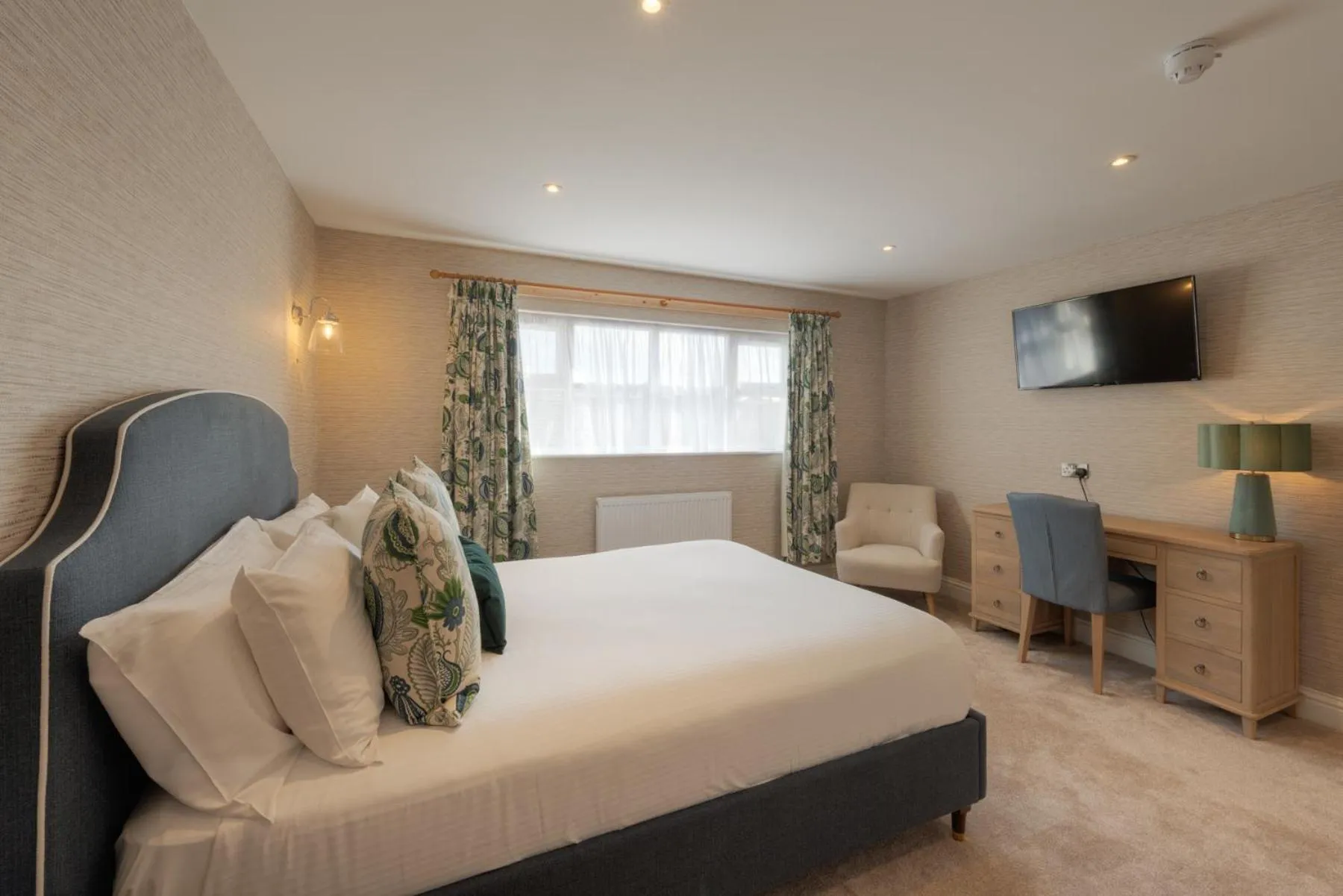 Bed in Florence Suite Boutique Hotel and Restaurant