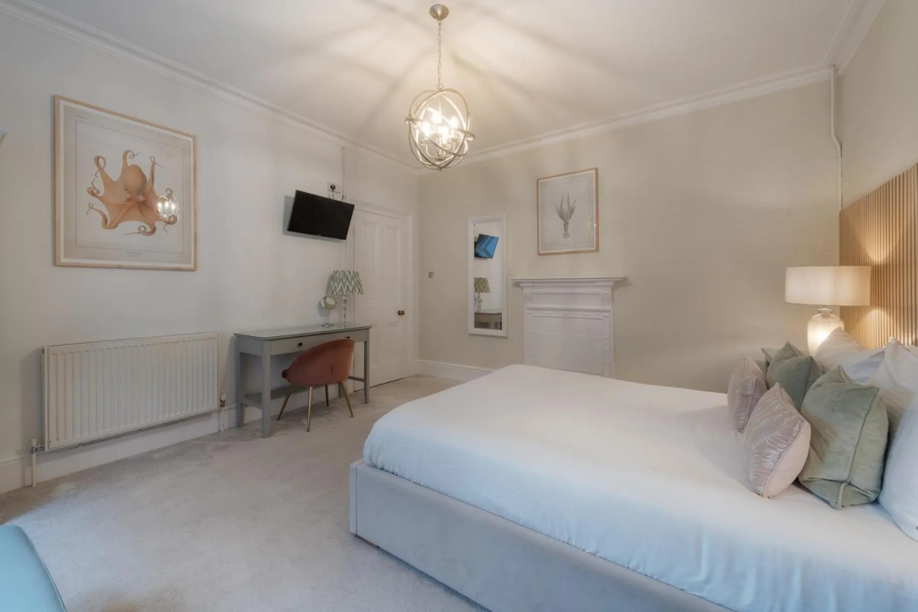 Photo of the whole room, Bed in Florence Suite Boutique Hotel and Restaurant