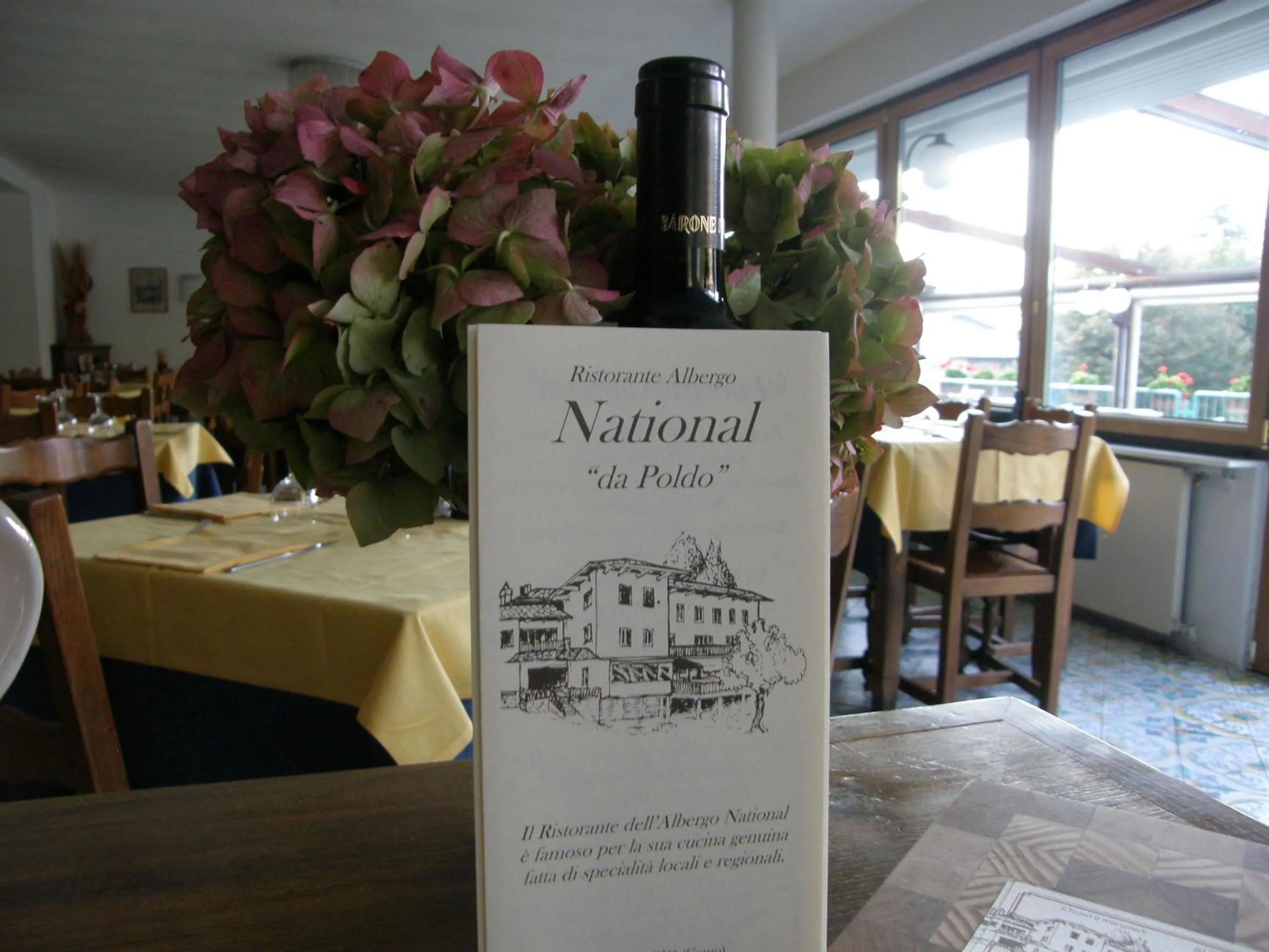 Restaurant/places to eat in Hotel National