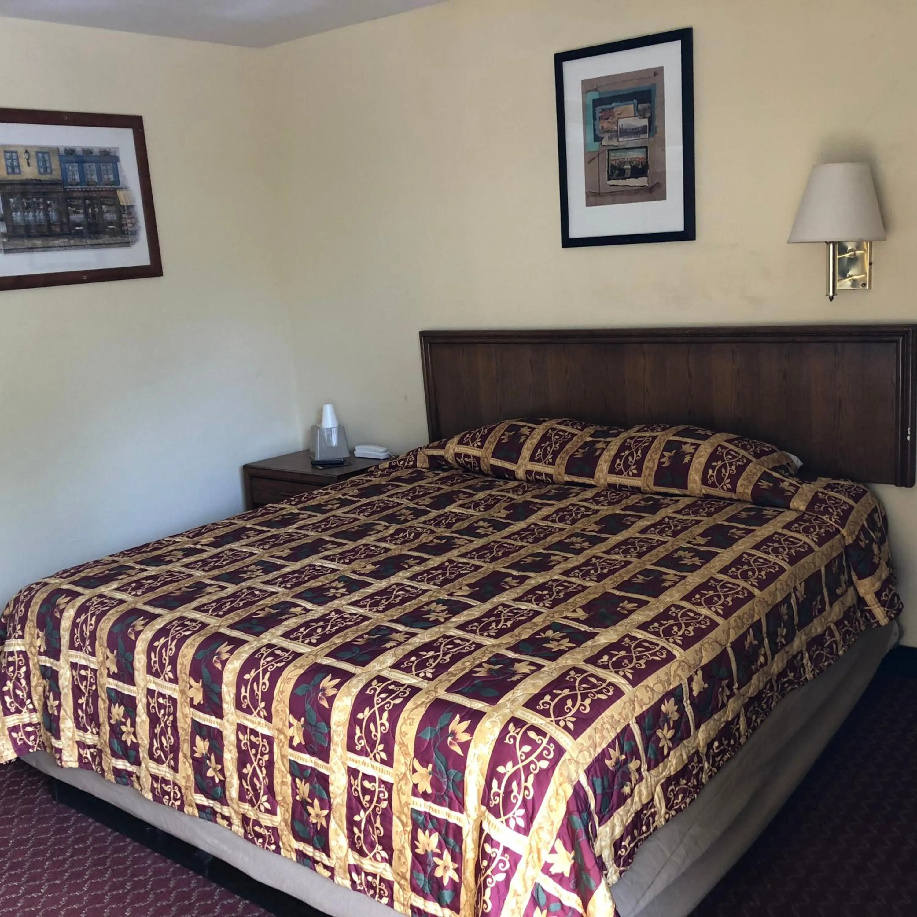 Bedroom in Country Host Inn