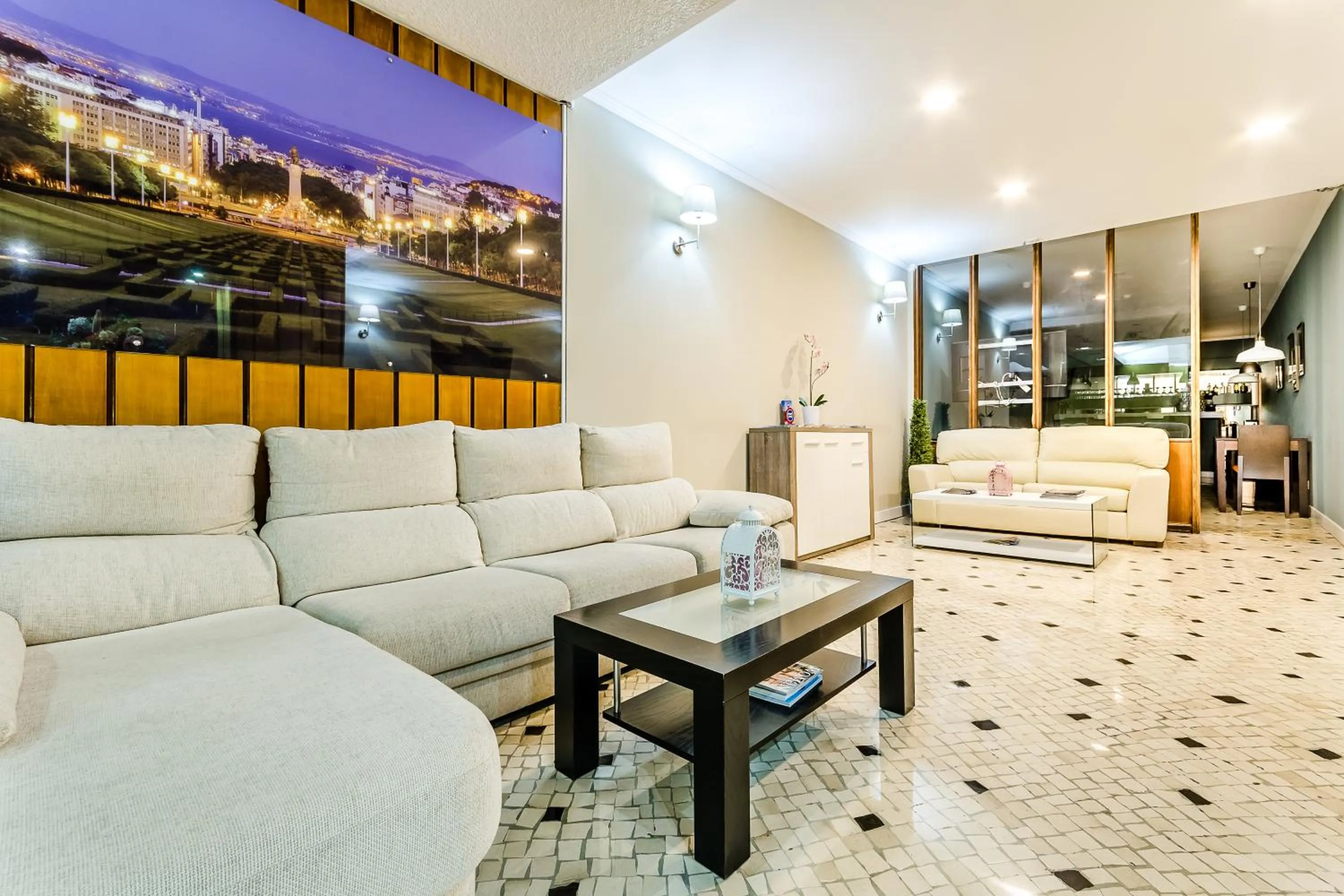 Communal lounge/ TV room in Hotel Flamingo