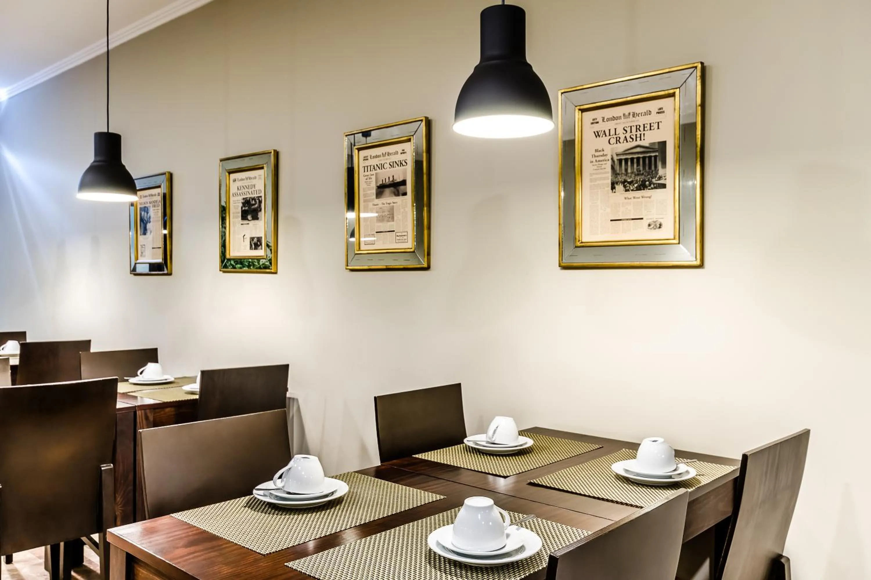 Restaurant/places to eat in Hotel Flamingo