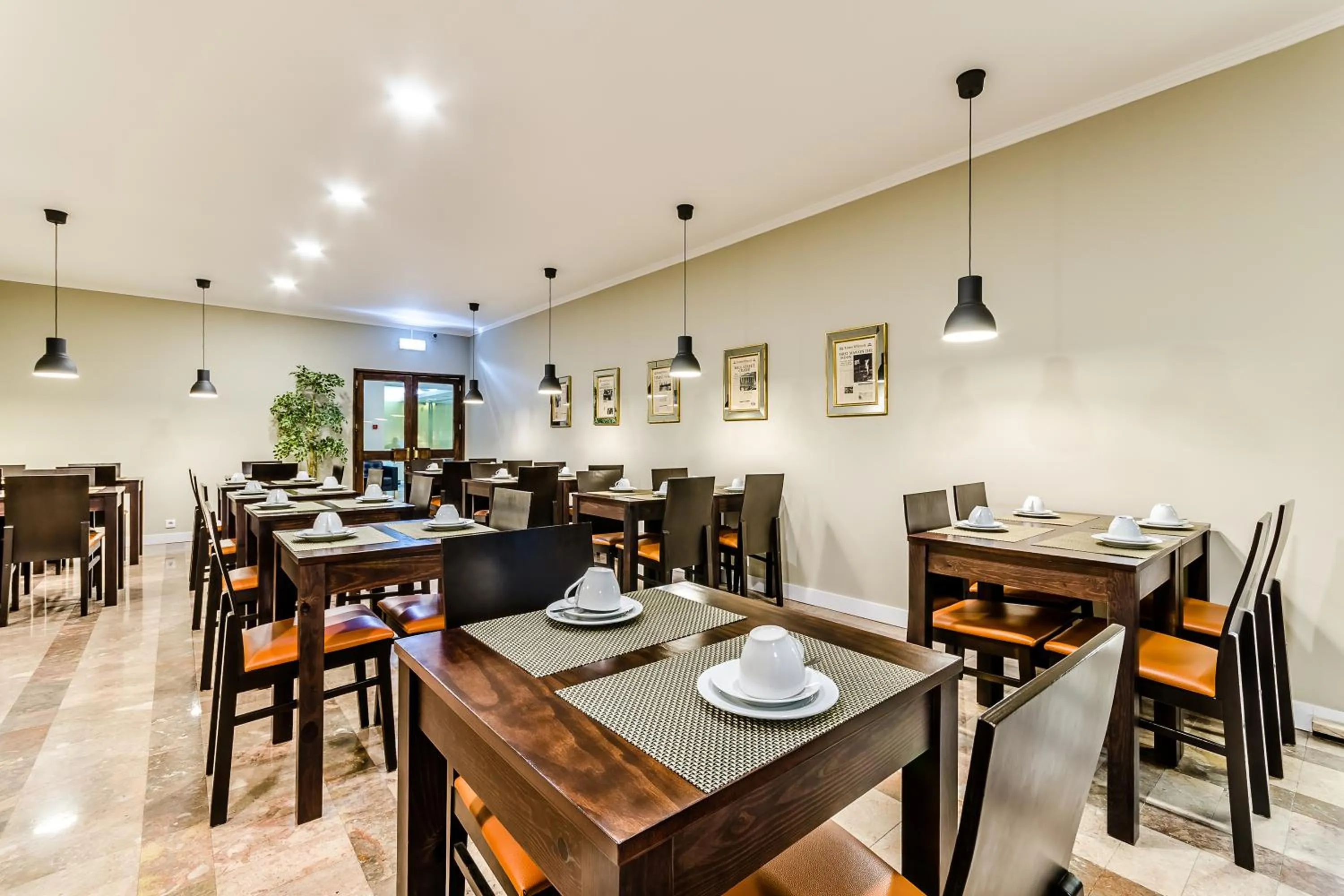 Restaurant/places to eat in Hotel Flamingo