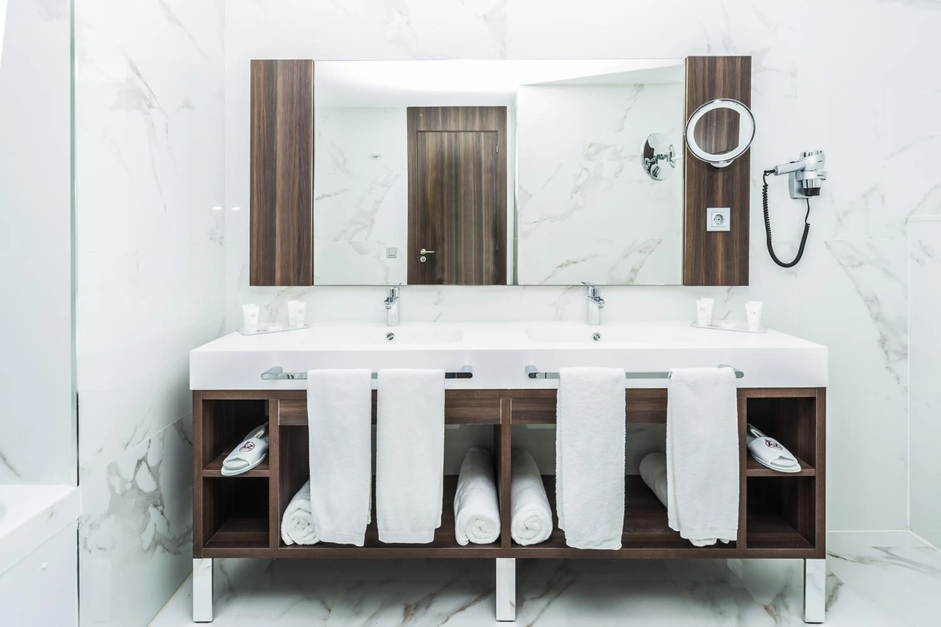 Bathroom in AZ Hôtels Montana