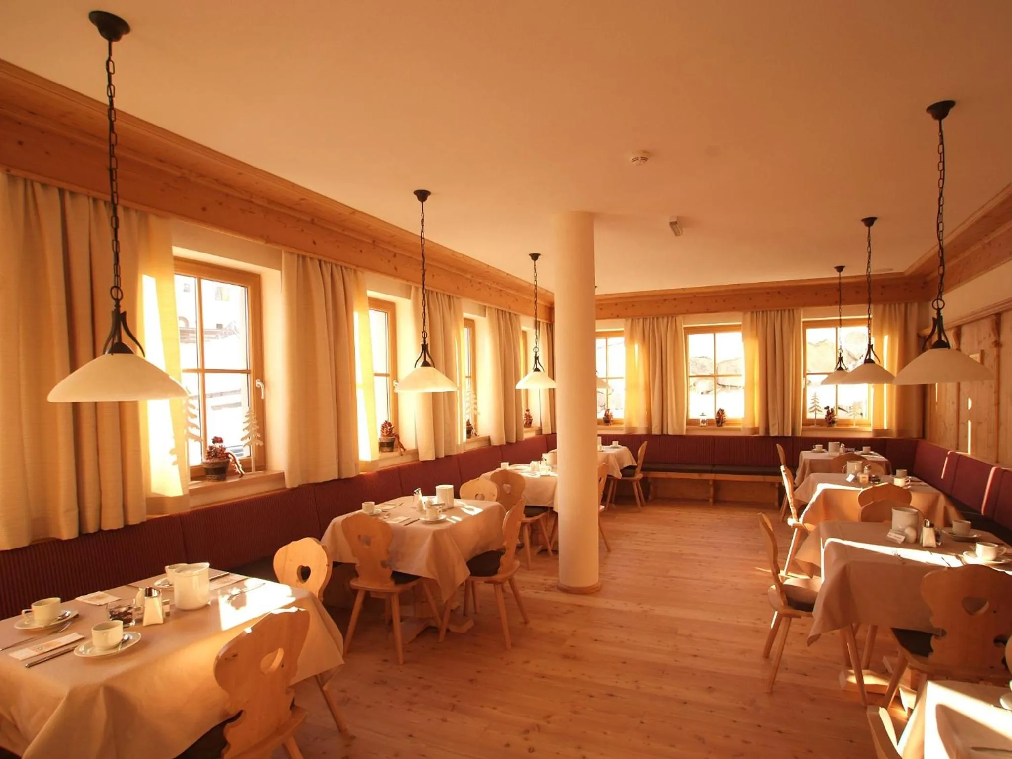 Restaurant/places to eat in Hotel Röck Garni