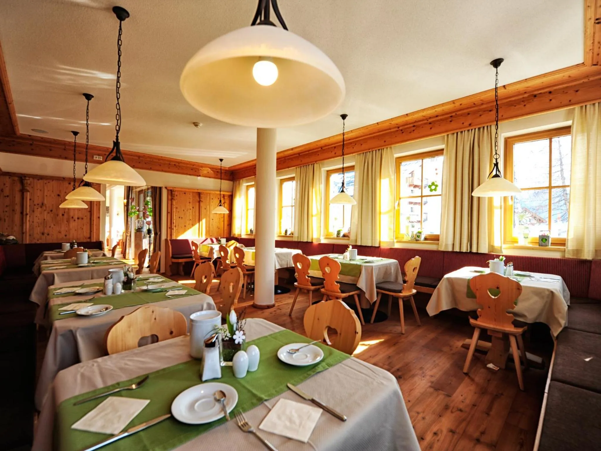 Restaurant/places to eat in Hotel Röck Garni