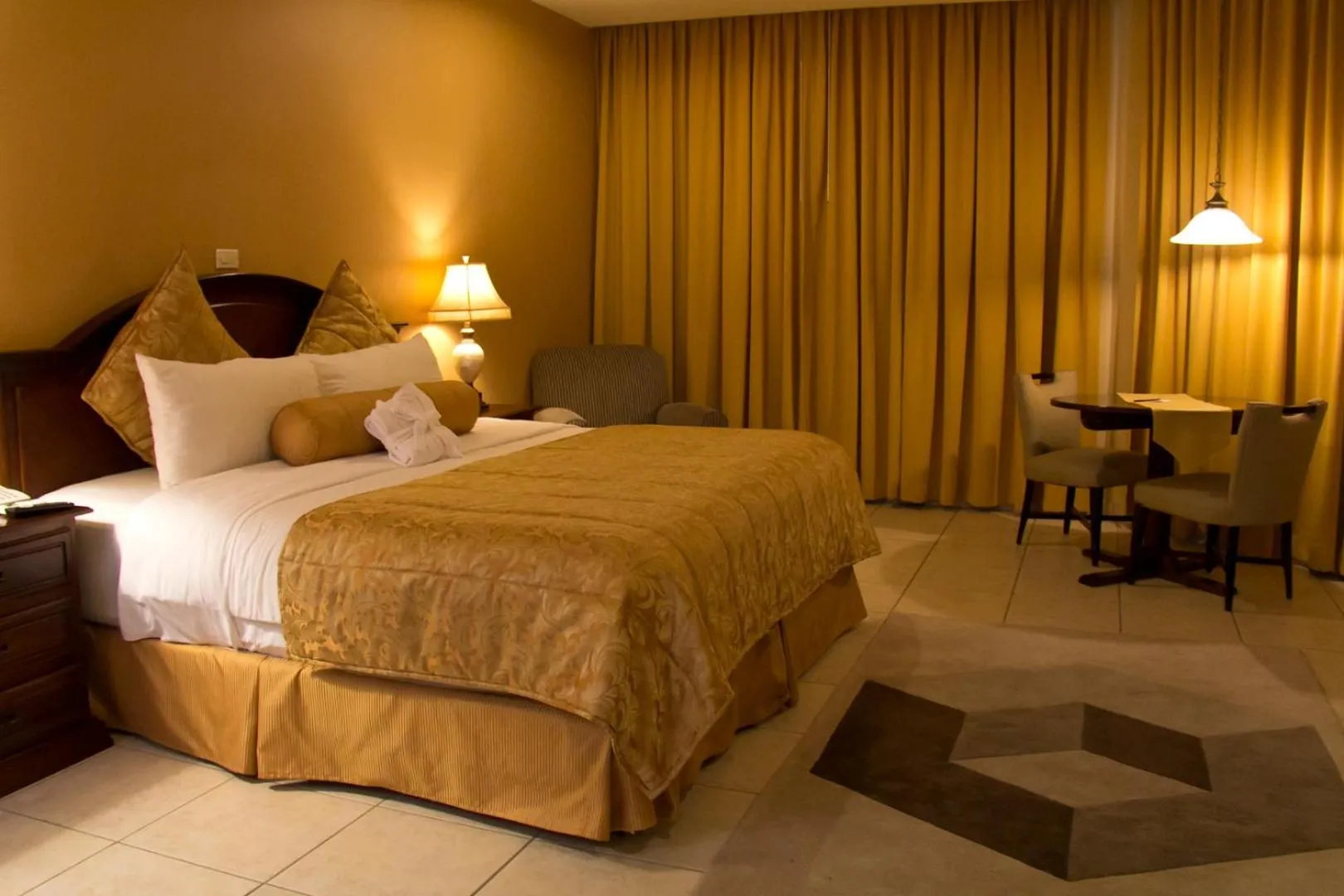 Staff, Bed in Hotel Monteolivos