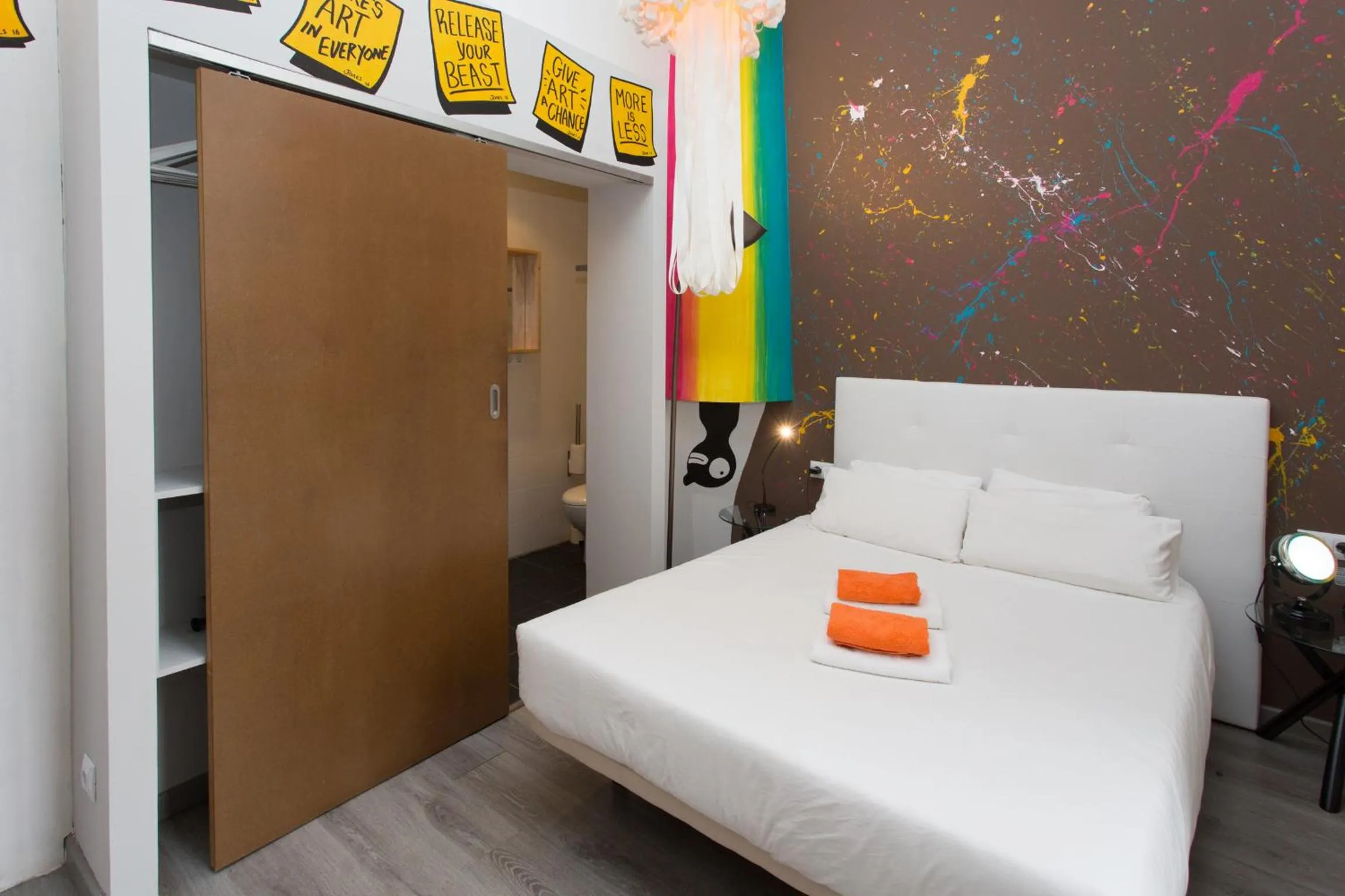 Bed in ZOOROOMS Boutique Guesthouse