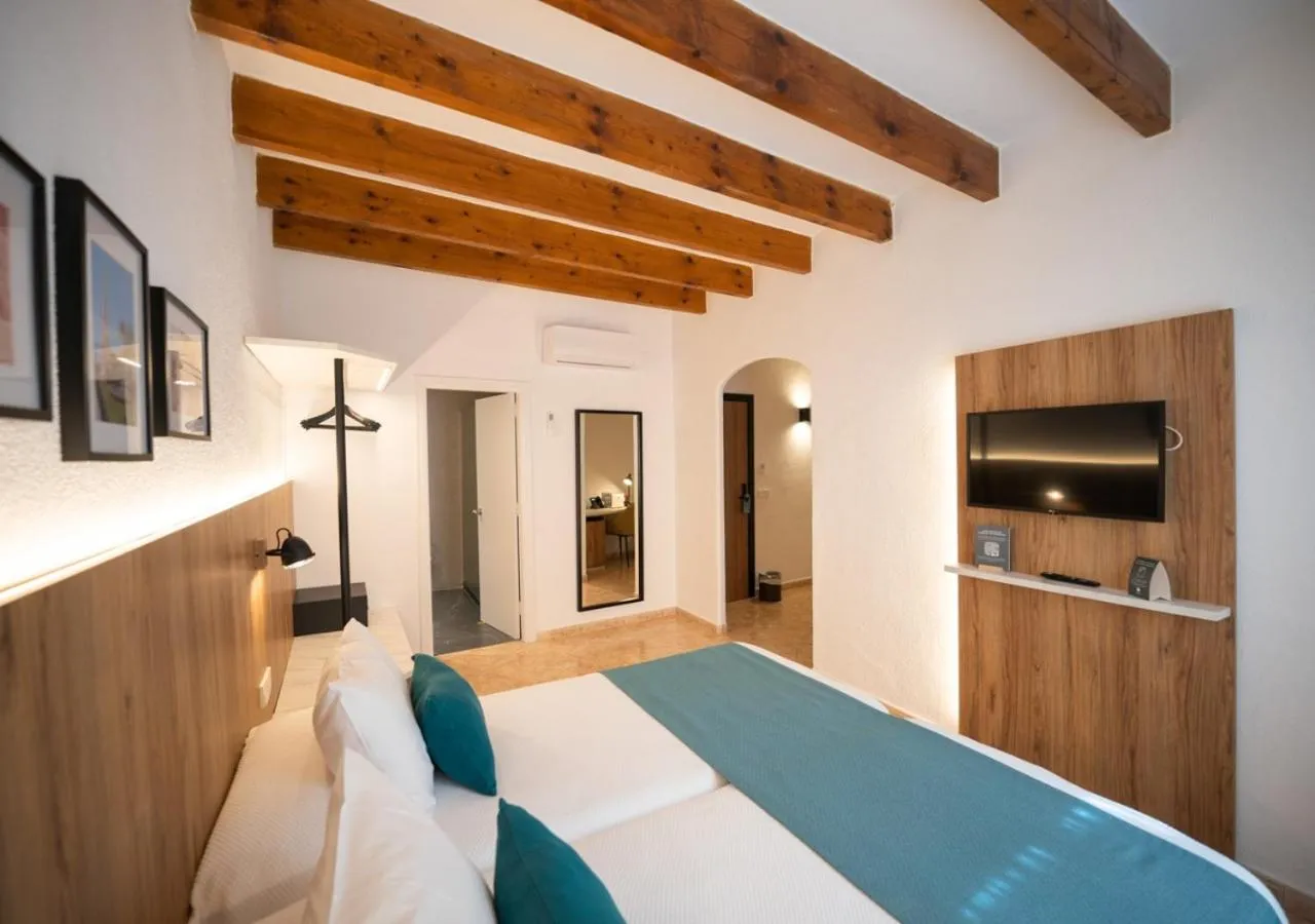 Bedroom, Bed in Alfons Hotel