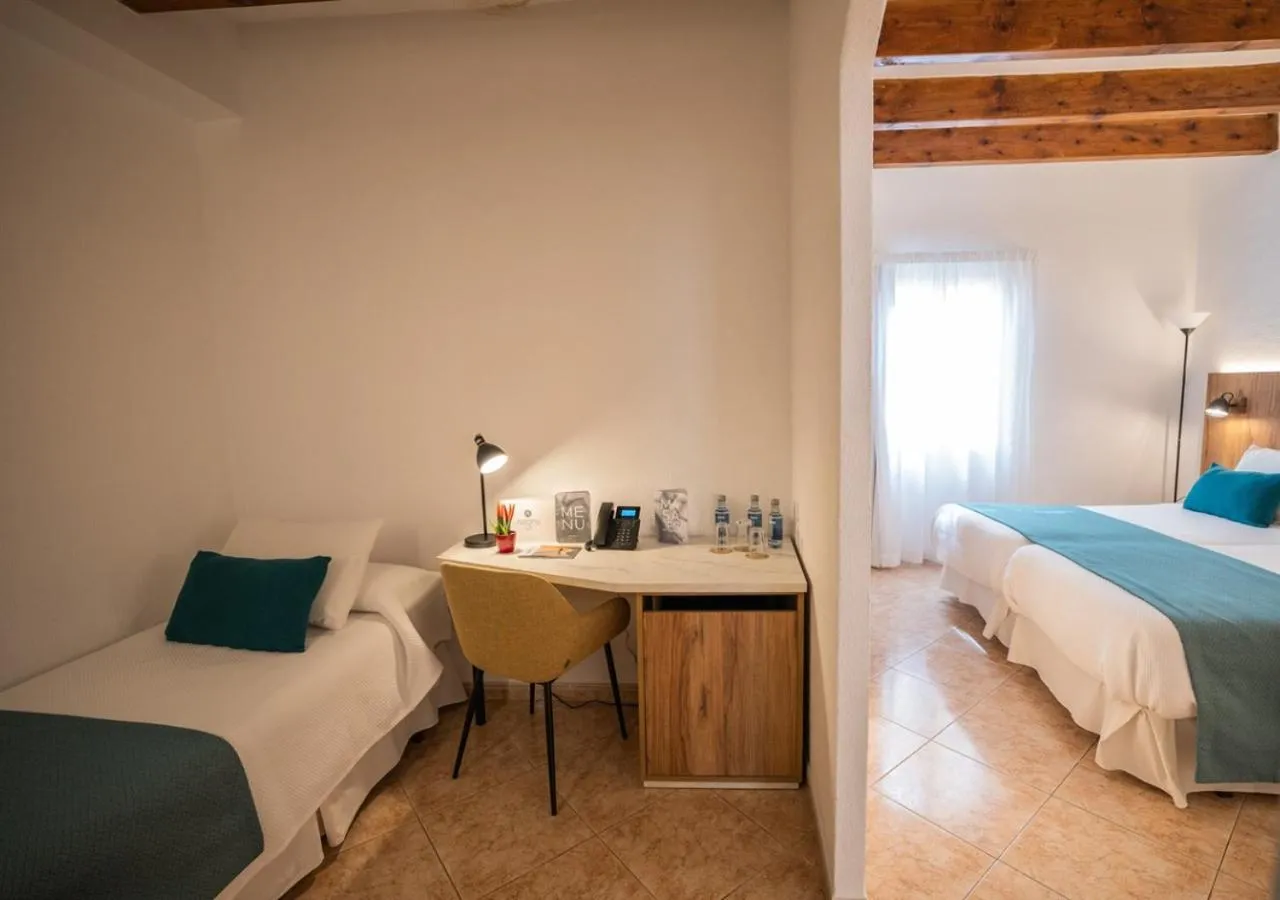 Bedroom, Bed in Alfons Hotel