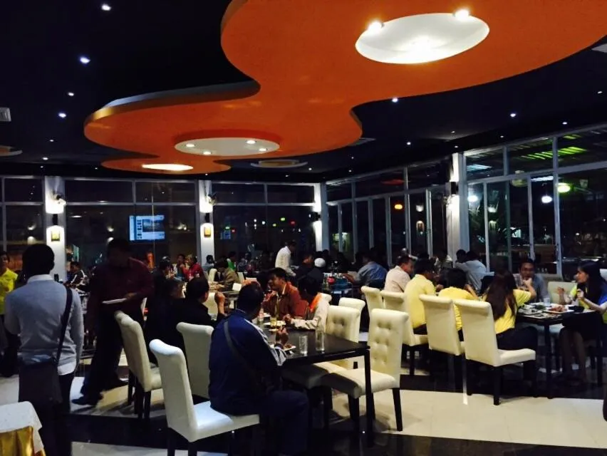 Restaurant/places to eat in BK Place Hotel