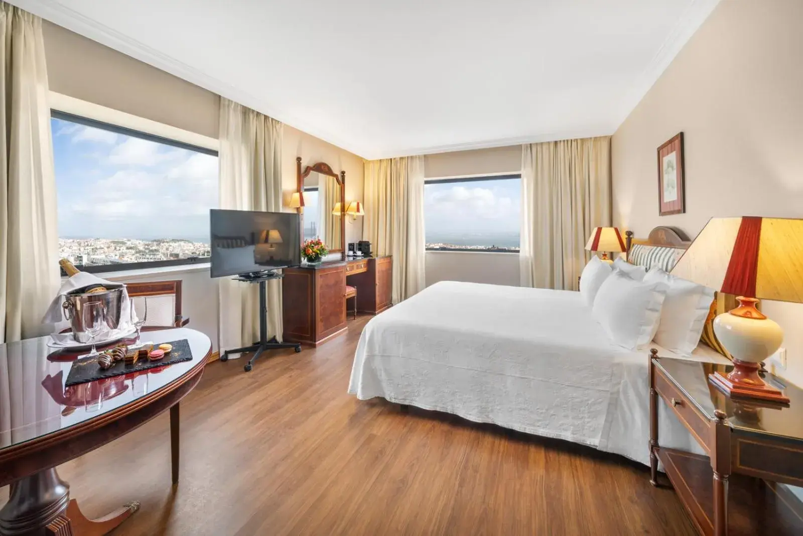 Superior Double or Twin Room with River View - single occupancy in Dom Pedro Lisboa Hotel, a member of Radisson Individuals Superior Double or Twin Room with River View - single occupancy in Dom Pedro Lisboa Hotel, a member of Radisson Individuals