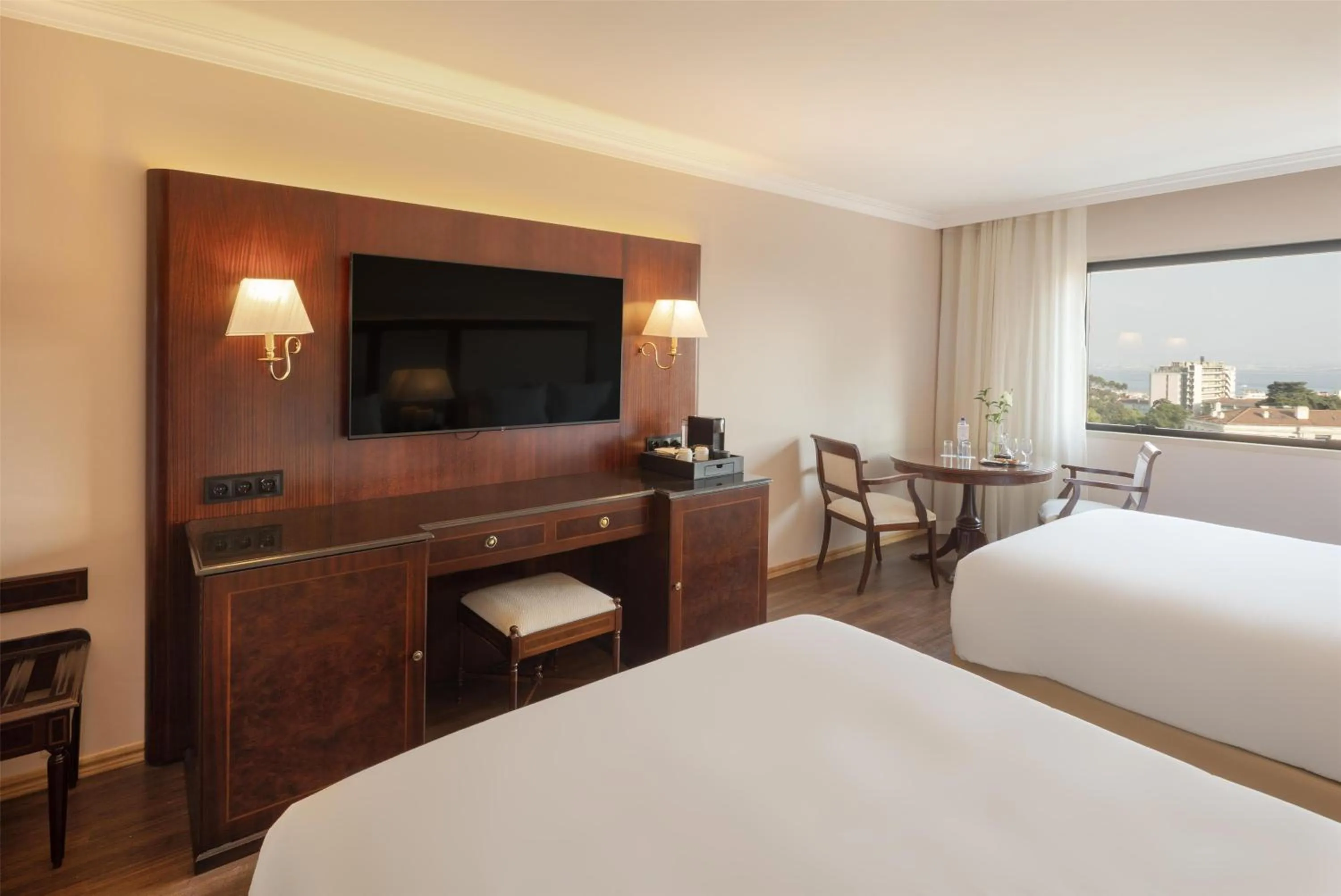 Bedroom, Bed in Dom Pedro Lisboa Hotel, a member of Radisson Individuals