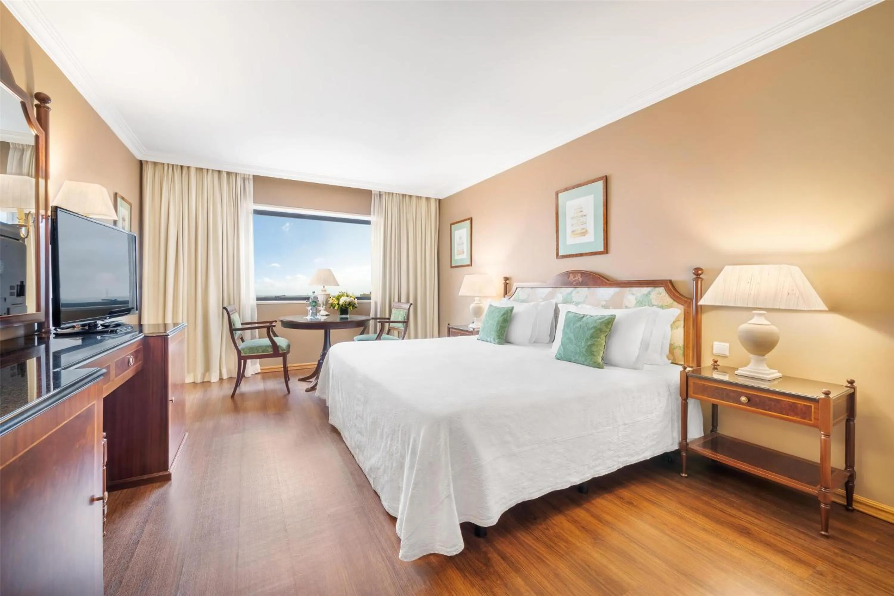 Photo of the whole room, Bed in Dom Pedro Lisboa Hotel, a member of Radisson Individuals