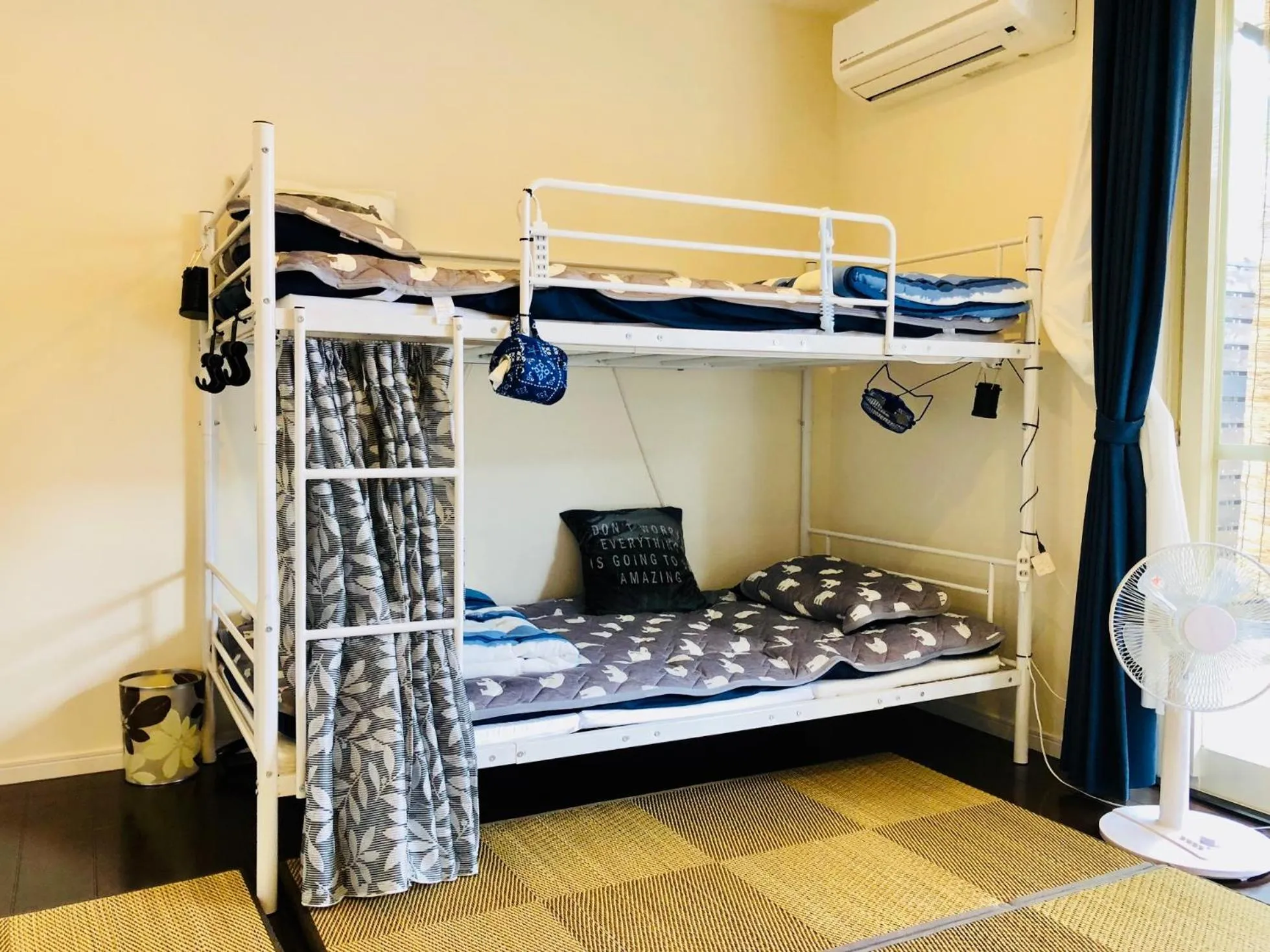Bed in Ricco Mond Hills Apartment Houseアパートタイプの宿は宿泊者と接しない 安全な宿