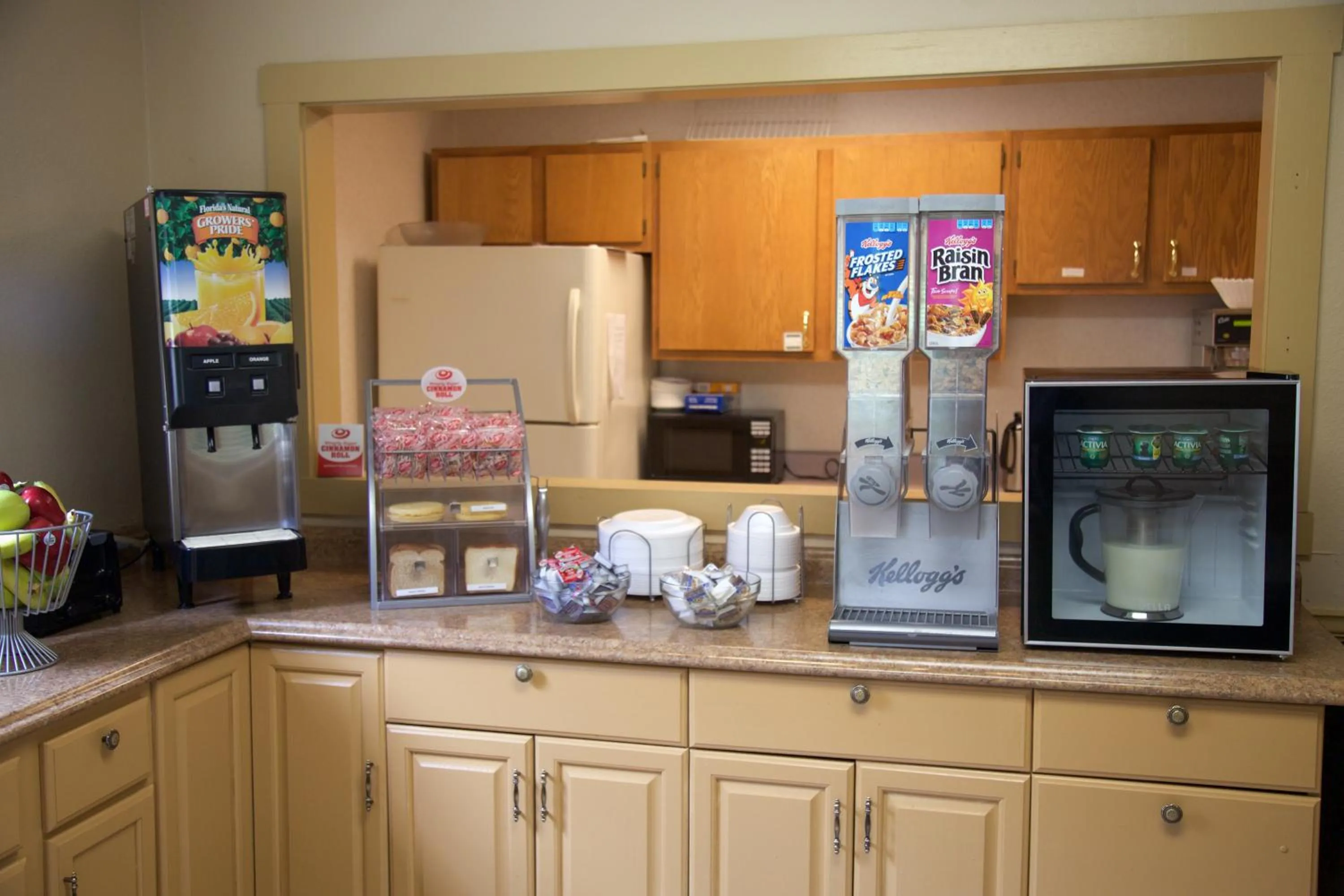 Food and drinks in Super 8 by Wyndham Christiansburg