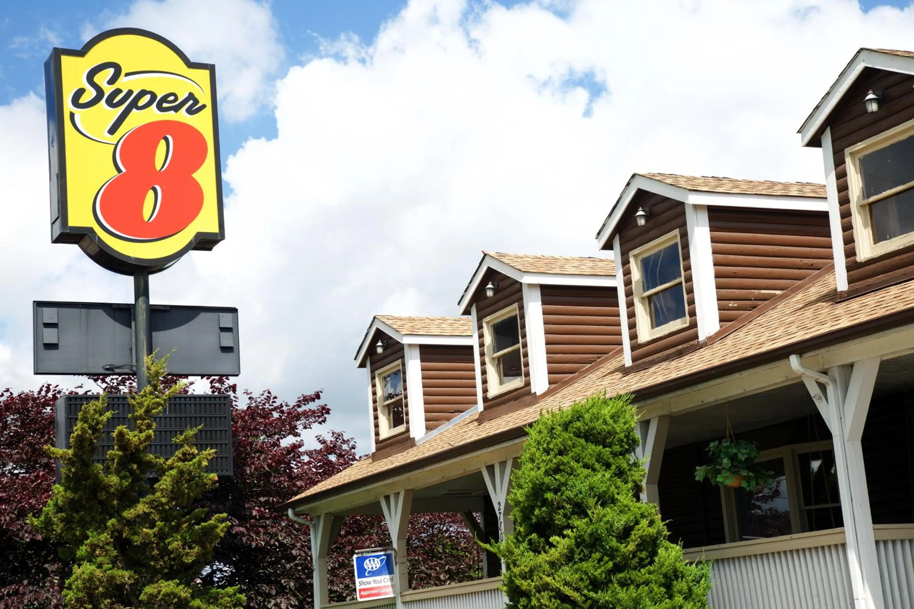 Property logo or sign in Super 8 by Wyndham Christiansburg