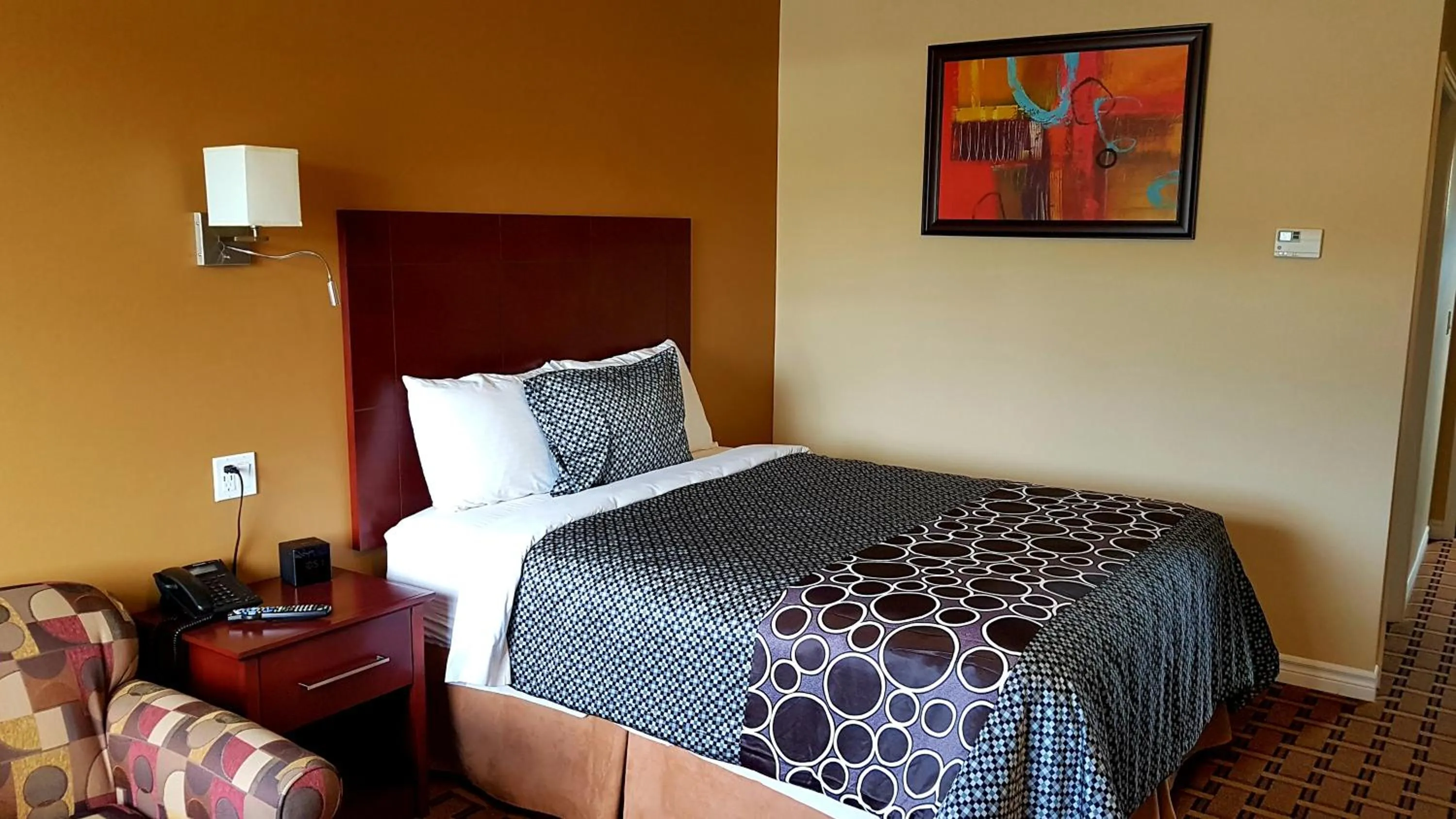 Bedroom, Bed in Fox Motor Inn