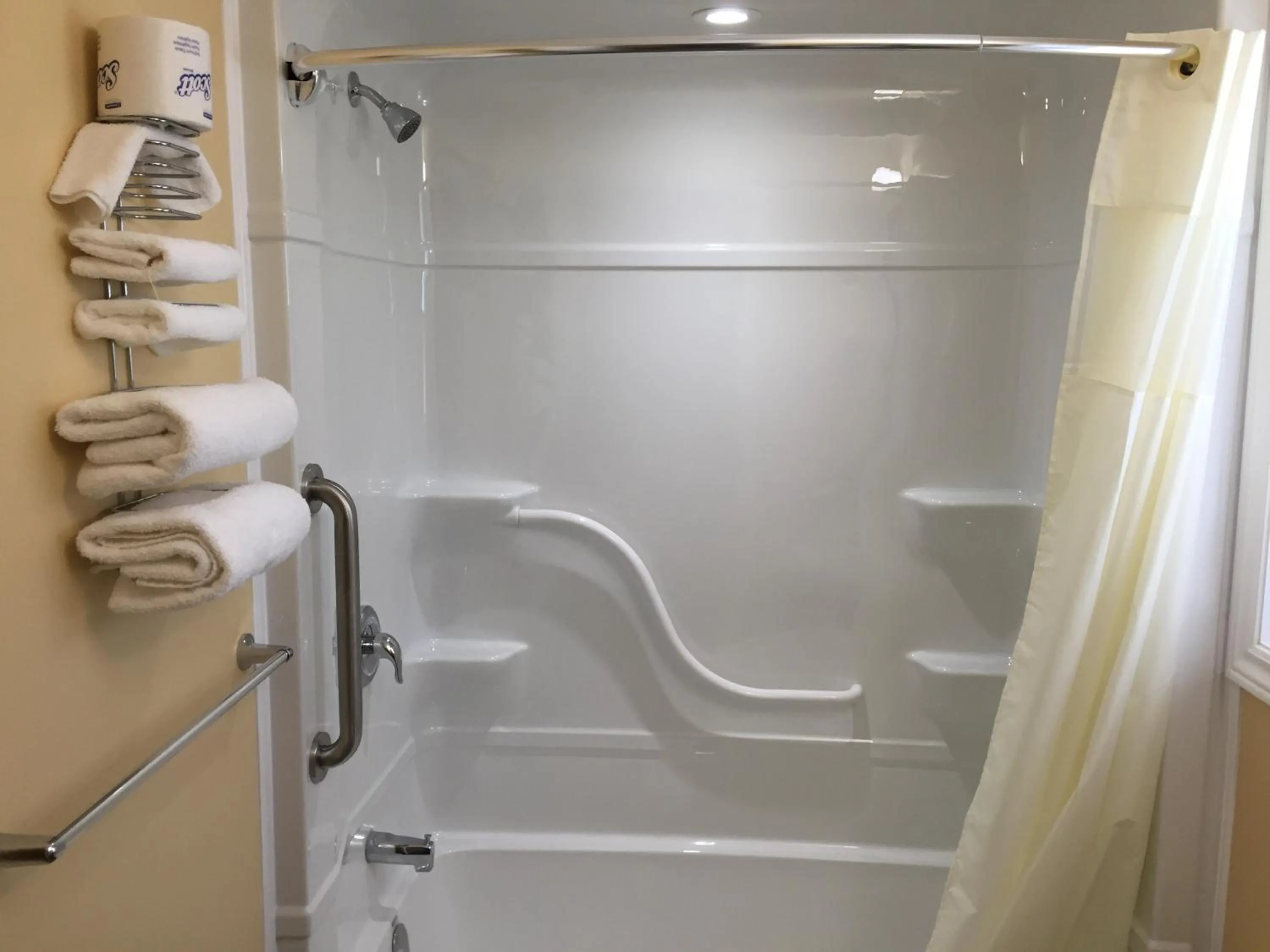 Shower in Fox Motor Inn